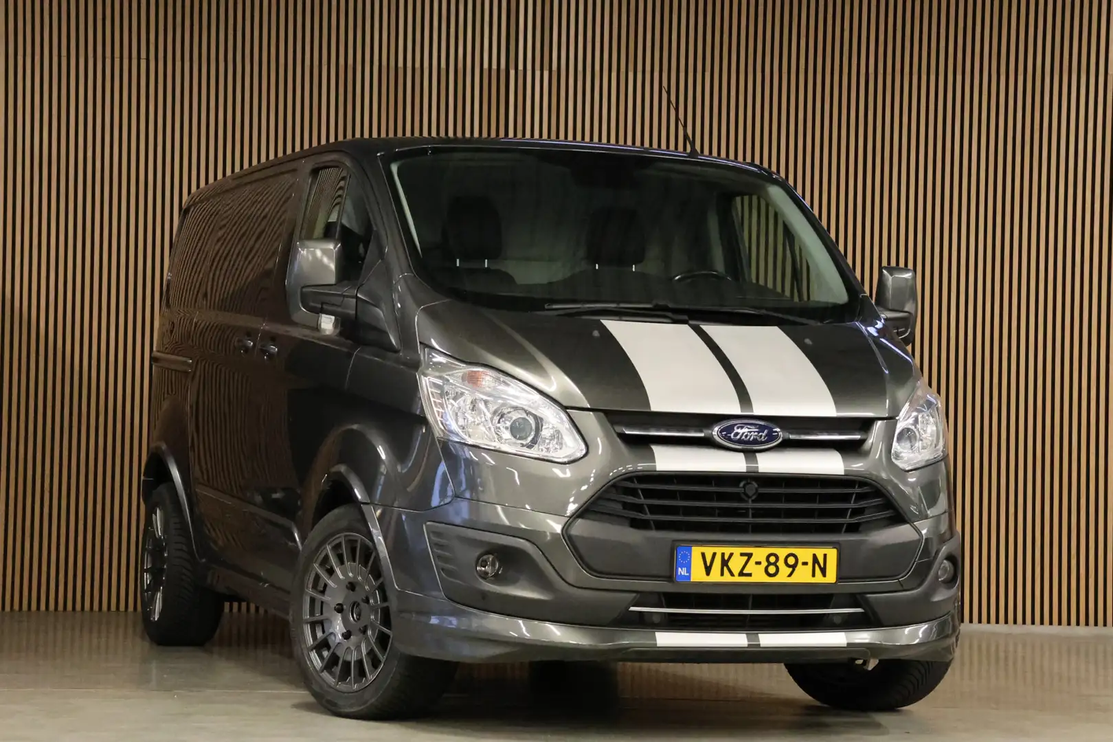 Ford Transit Custom 290 2.0 TDCI Sport | Camera | Navigatie | 3-Zitter Grijs - 2