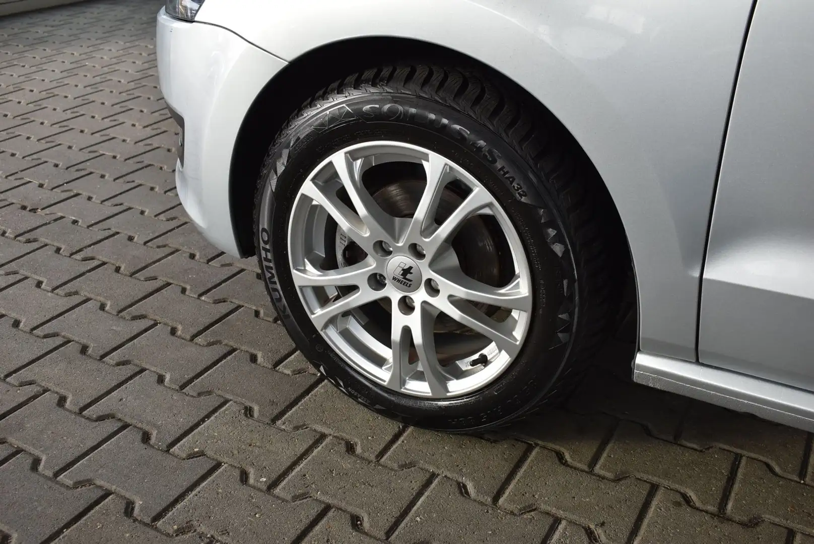 Volkswagen Polo 1.4 FSI Comfortline 1.Hand Original KM Stand Silber - 2