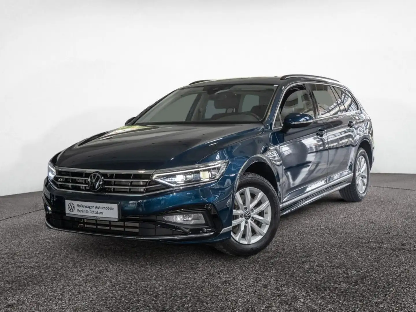 Volkswagen Passat Variant 1.5 TSI DSG Business R-Line AHK Blauw - 2