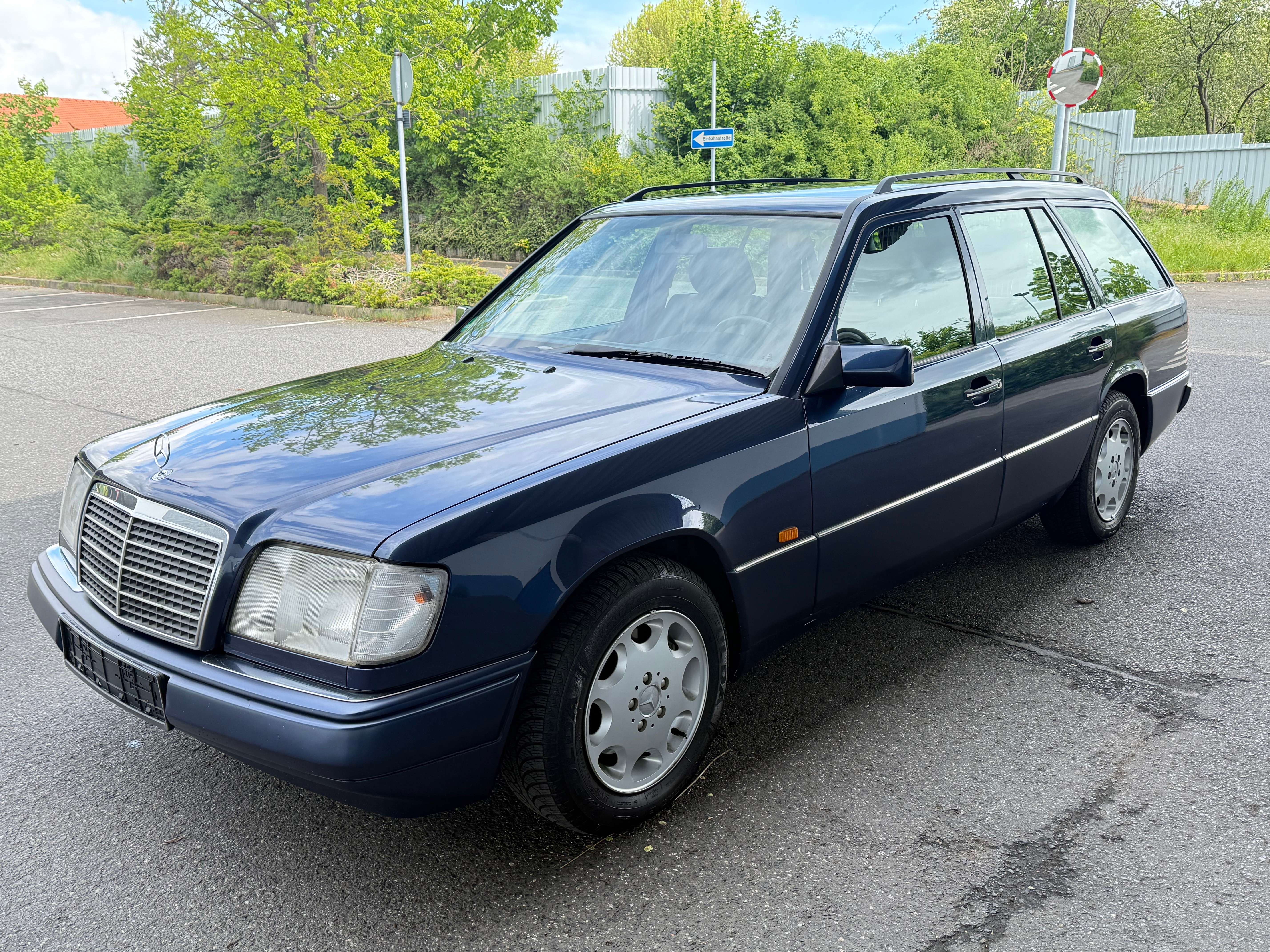 Second hand Mercedes Benz E-Class 320
