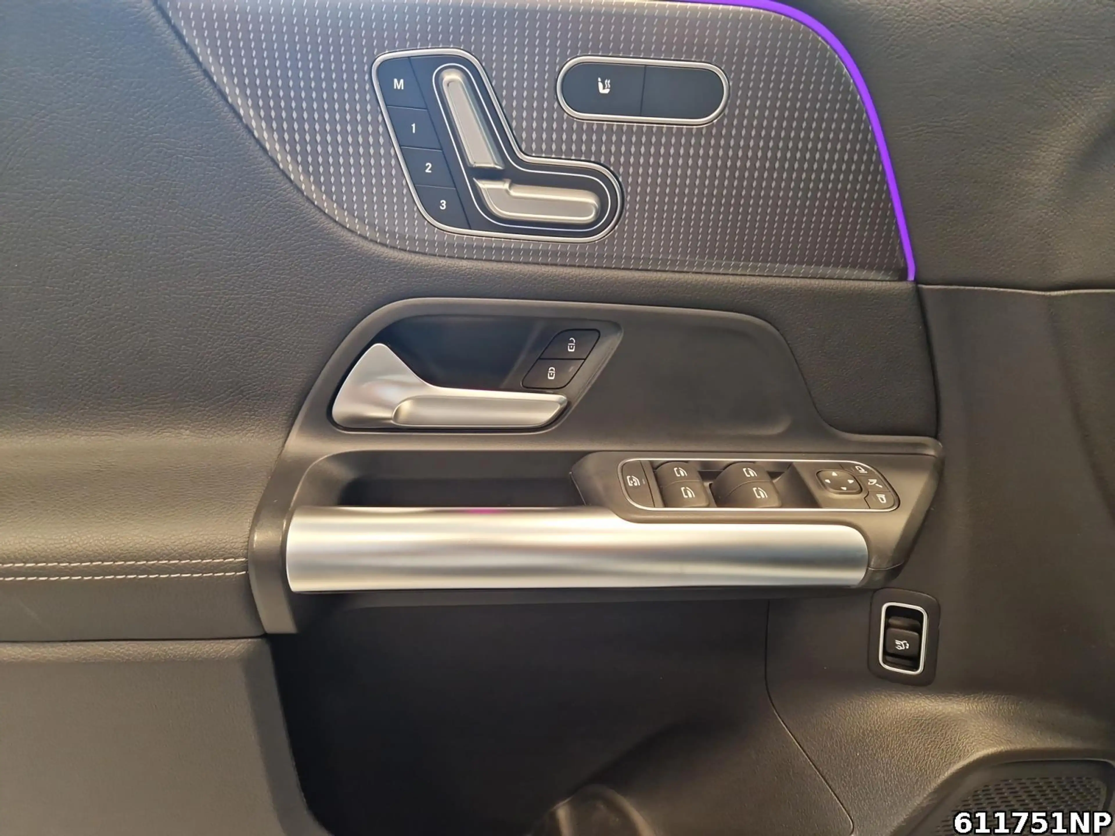 Mercedes-Benz EQA 350 4matic Progressive HUD 360° Memory Distr — photo 13