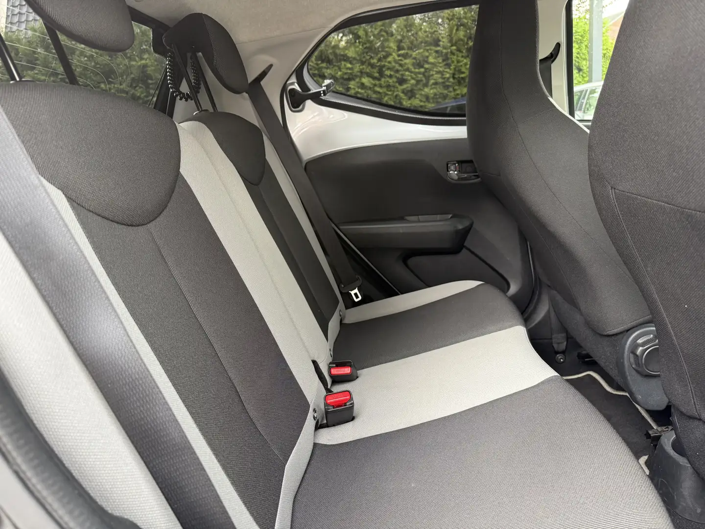 Toyota Aygo 1.0 VVT-i 5d Automaat, Geen airco! Šedá - 2