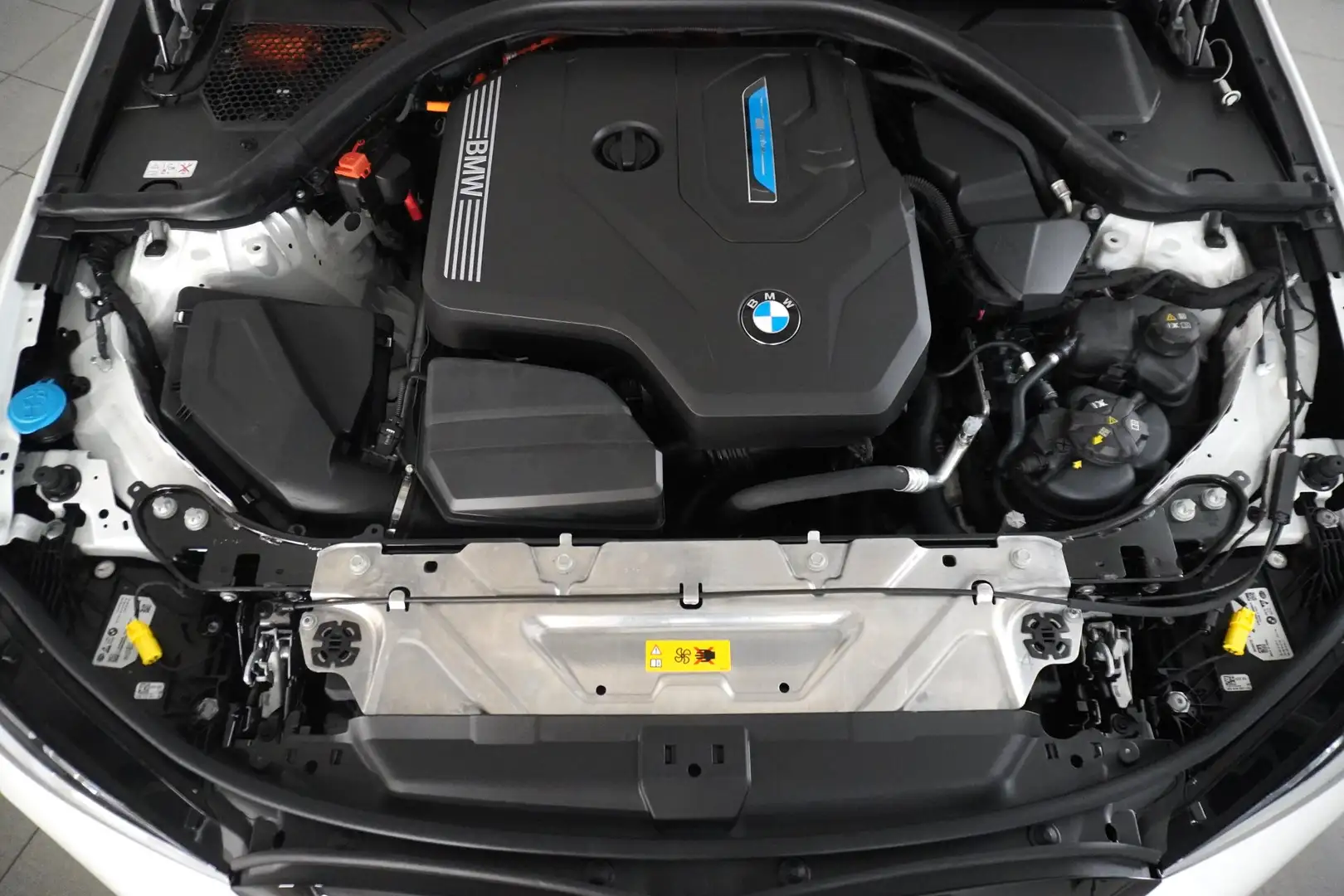 BMW 330 330e xDrive Blanc - 2