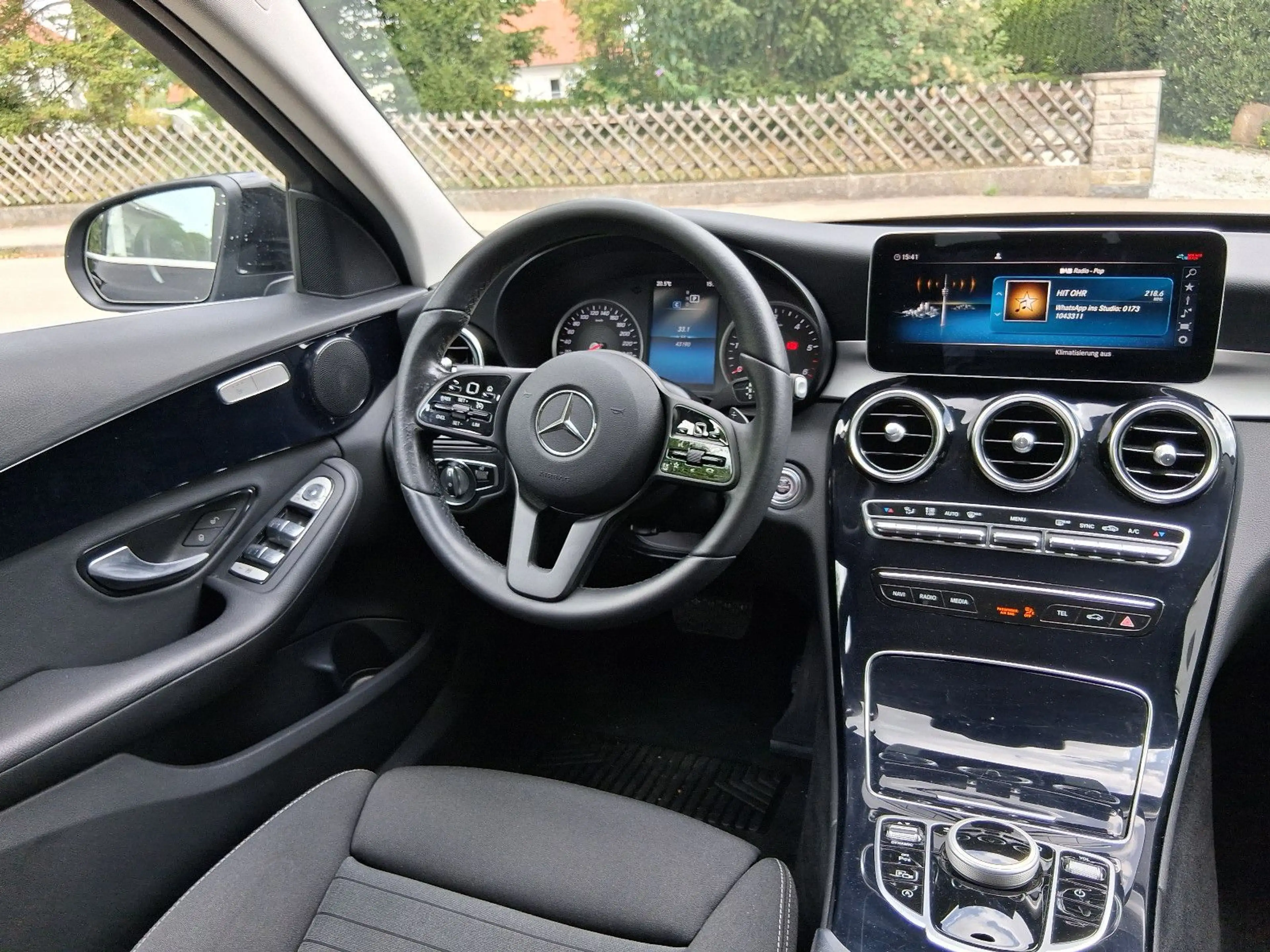 Mercedes-Benz C 220 d T Modell mit AVANTGARDE Motorhaube — photo 4