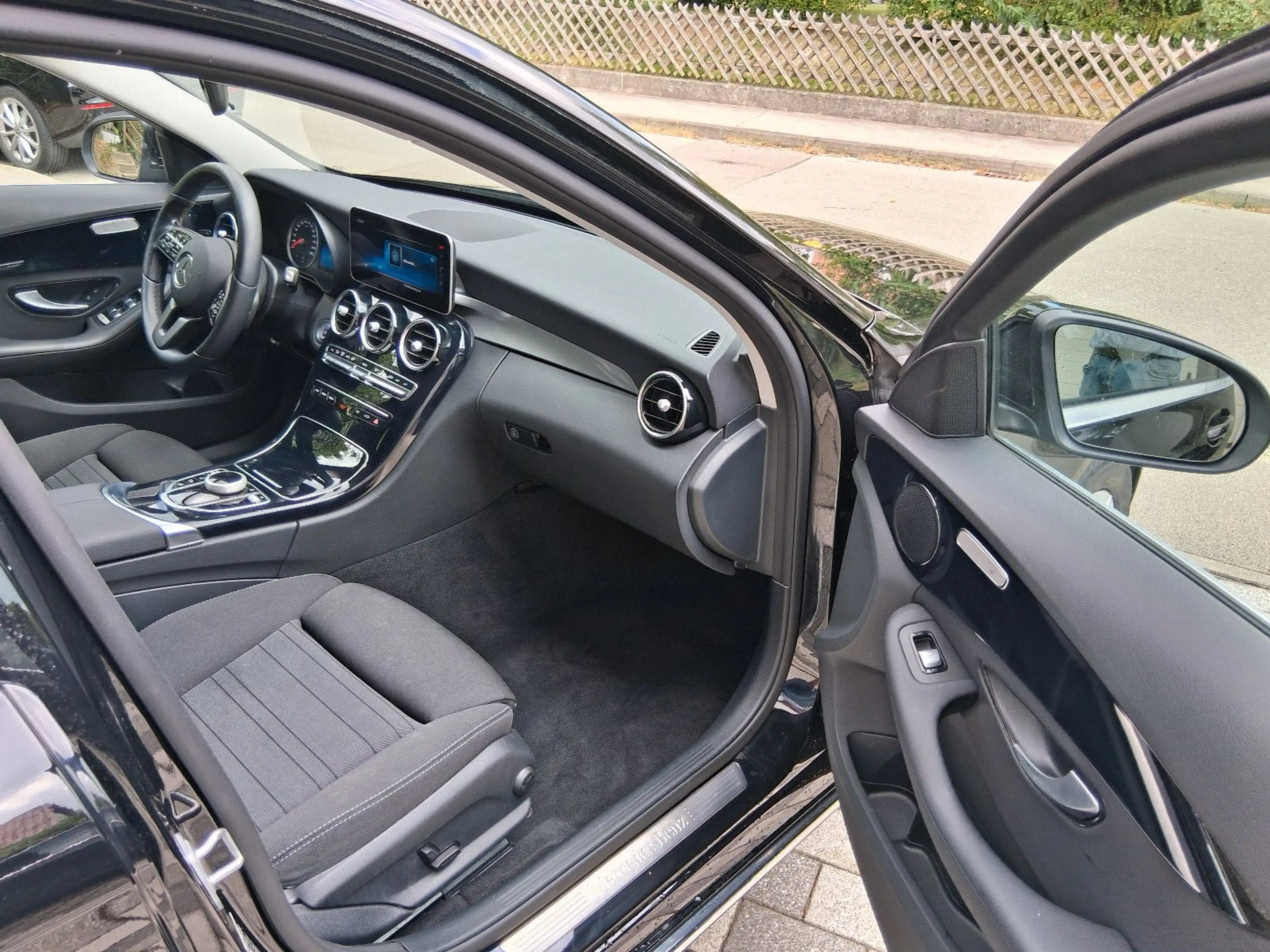 Mercedes-Benz C 220 d T Modell mit AVANTGARDE Motorhaube — photo 12