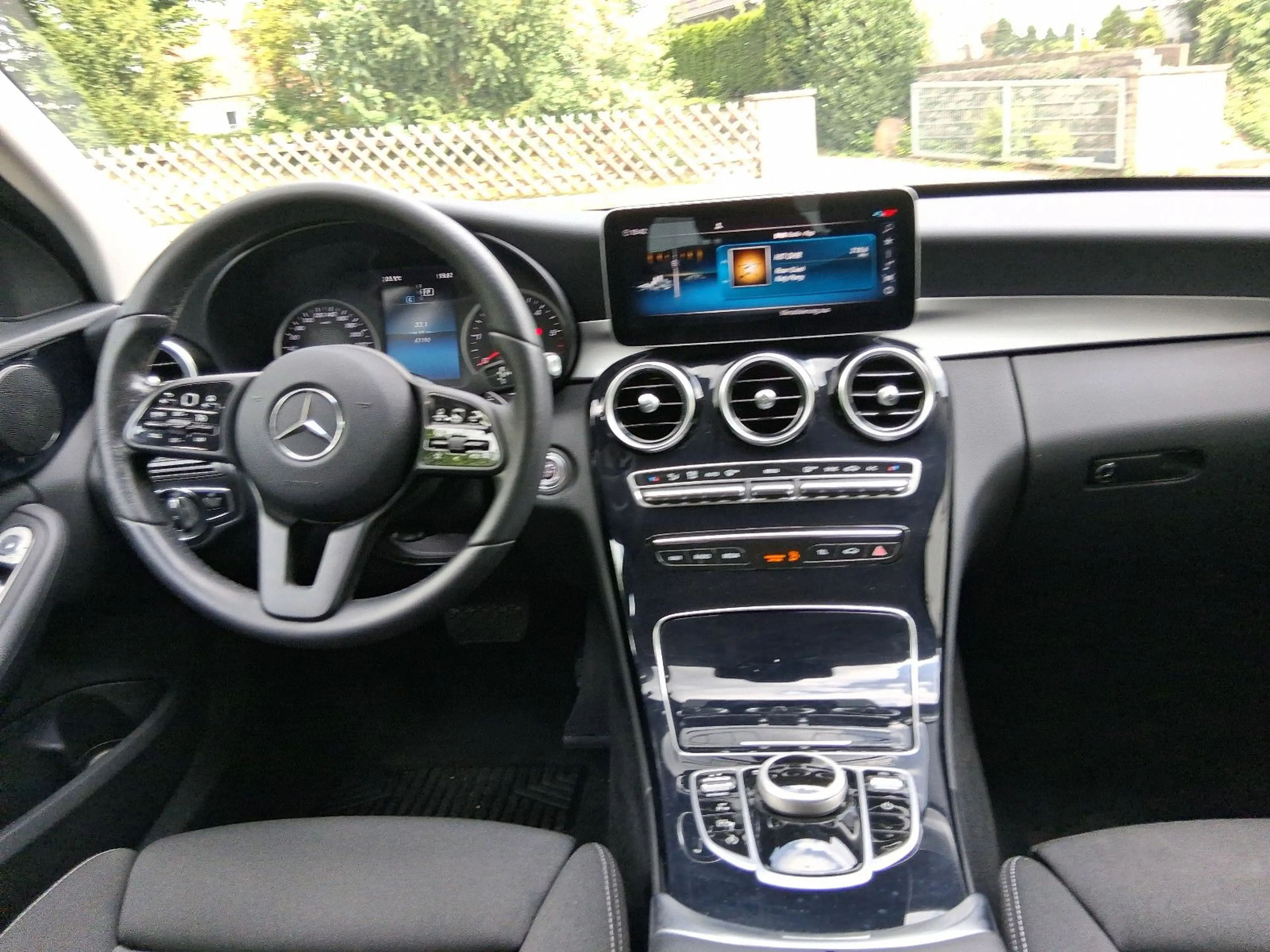 Mercedes-Benz C 220 d T Modell mit AVANTGARDE Motorhaube — photo 9