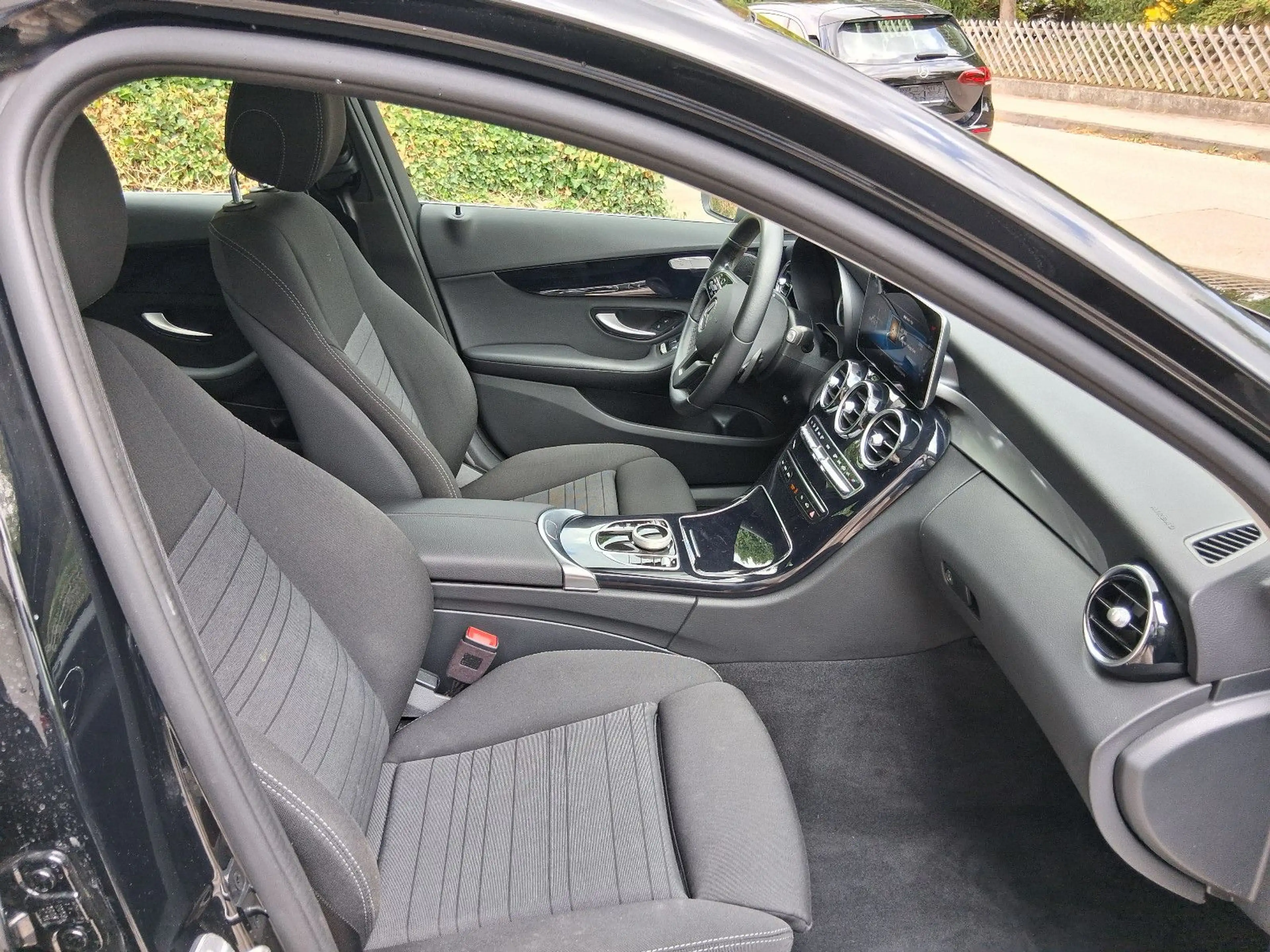 Mercedes-Benz C 220 d T Modell mit AVANTGARDE Motorhaube — photo 13