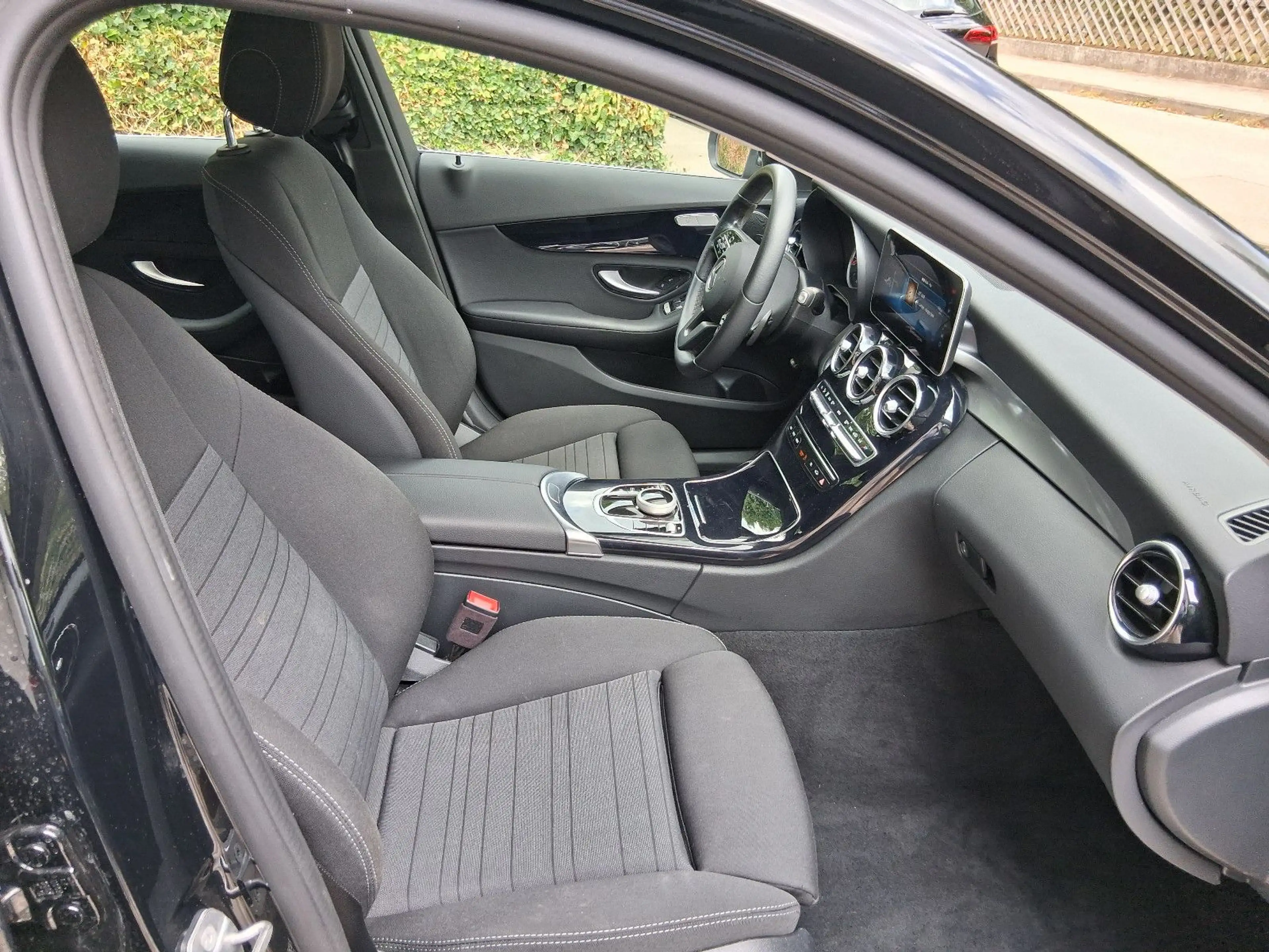 Mercedes-Benz C 220 d T Modell mit AVANTGARDE Motorhaube — photo 14