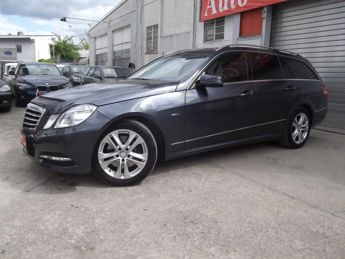 Mercedes-Benz E 250 CGI BlueEfficiency 7 Sitzer, Autom, Leder Grau - 1