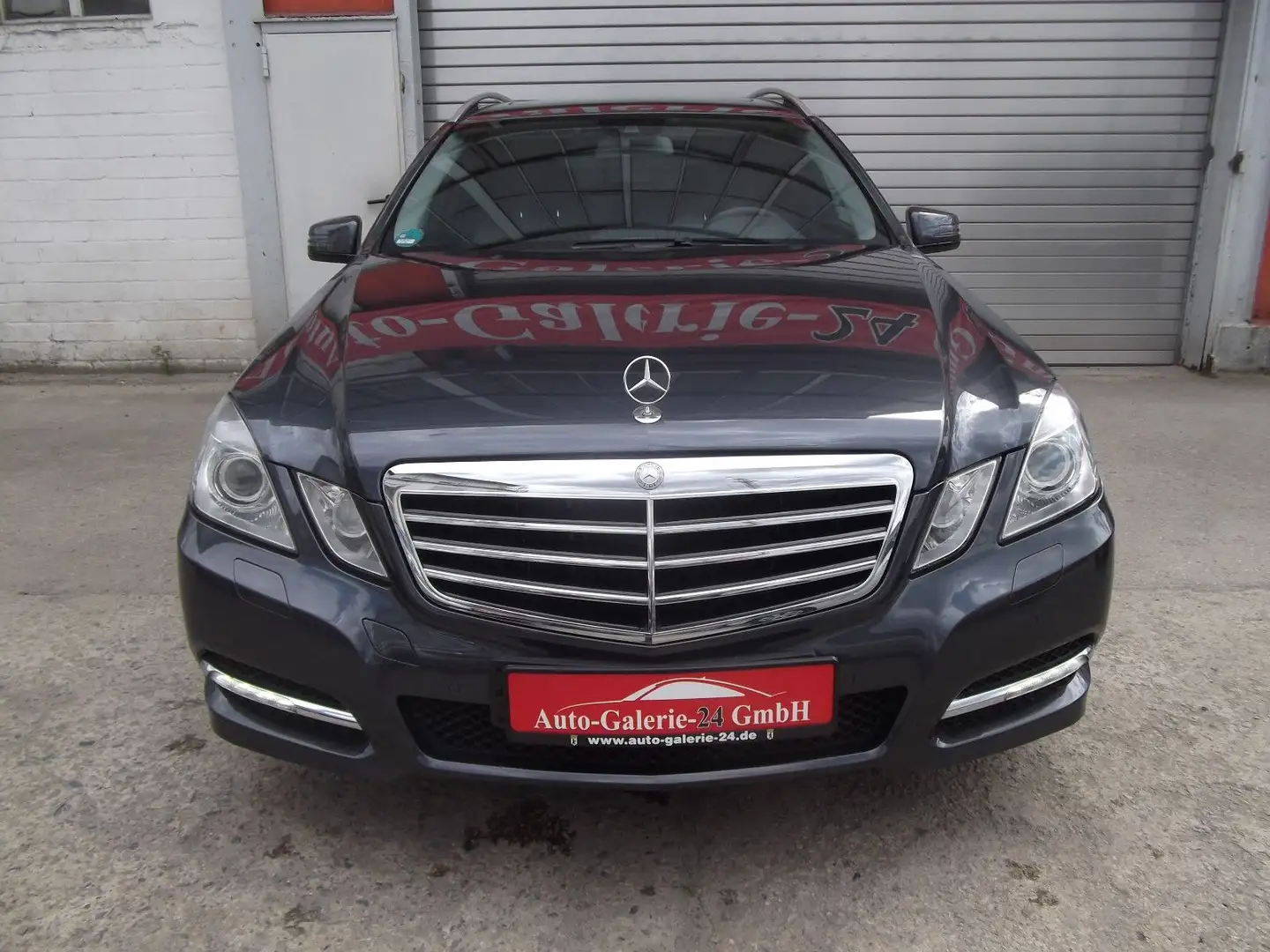 Mercedes-Benz E 250 CGI BlueEfficiency 7 Sitzer, Autom, Leder Grau - 2