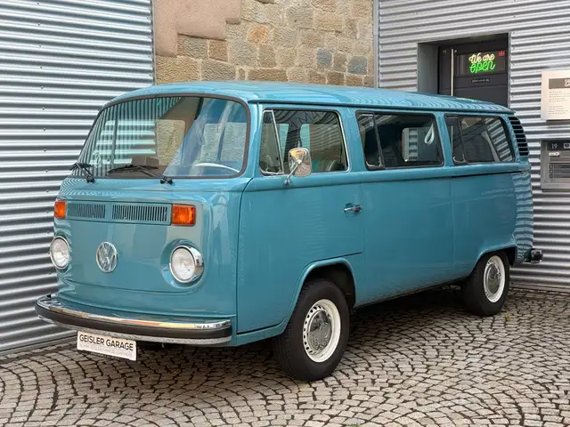 Volkswagen T2 b Kombi - Vor 7.000 km komplett neu aufgebaut!
