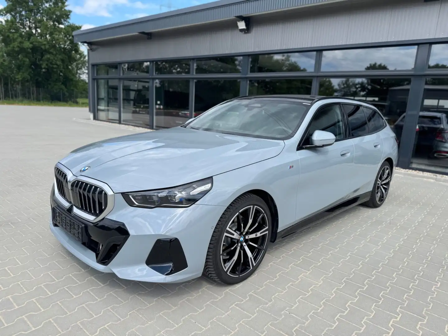 BMW 520 xd M Sport Pro -HUD-ACC-Pano-Belü.Sitz-360K Grau - 1