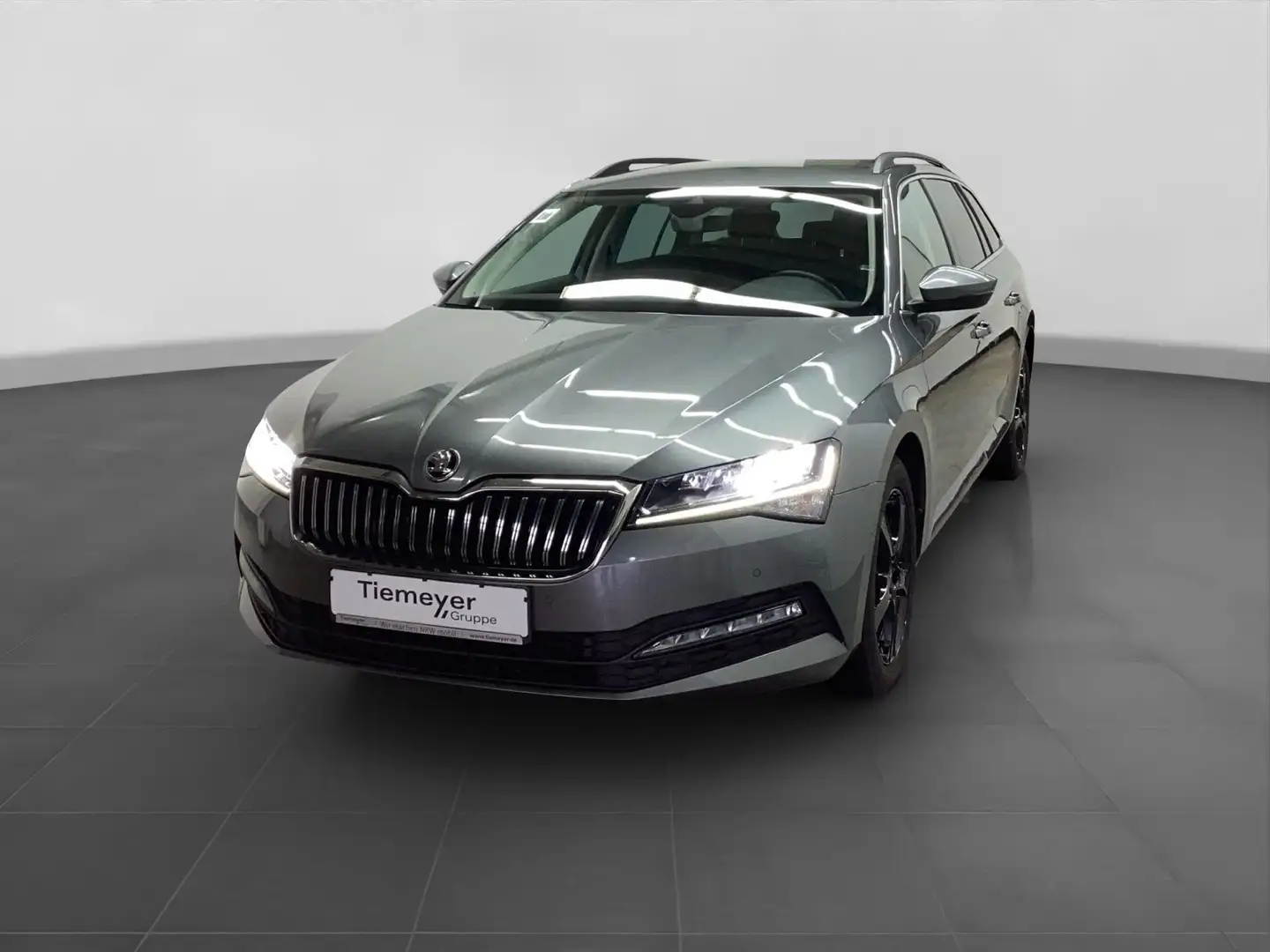 Skoda Superb Combi 2.0 TSI DSG LED VIRTUAL NAVI LM17 Gris - 2