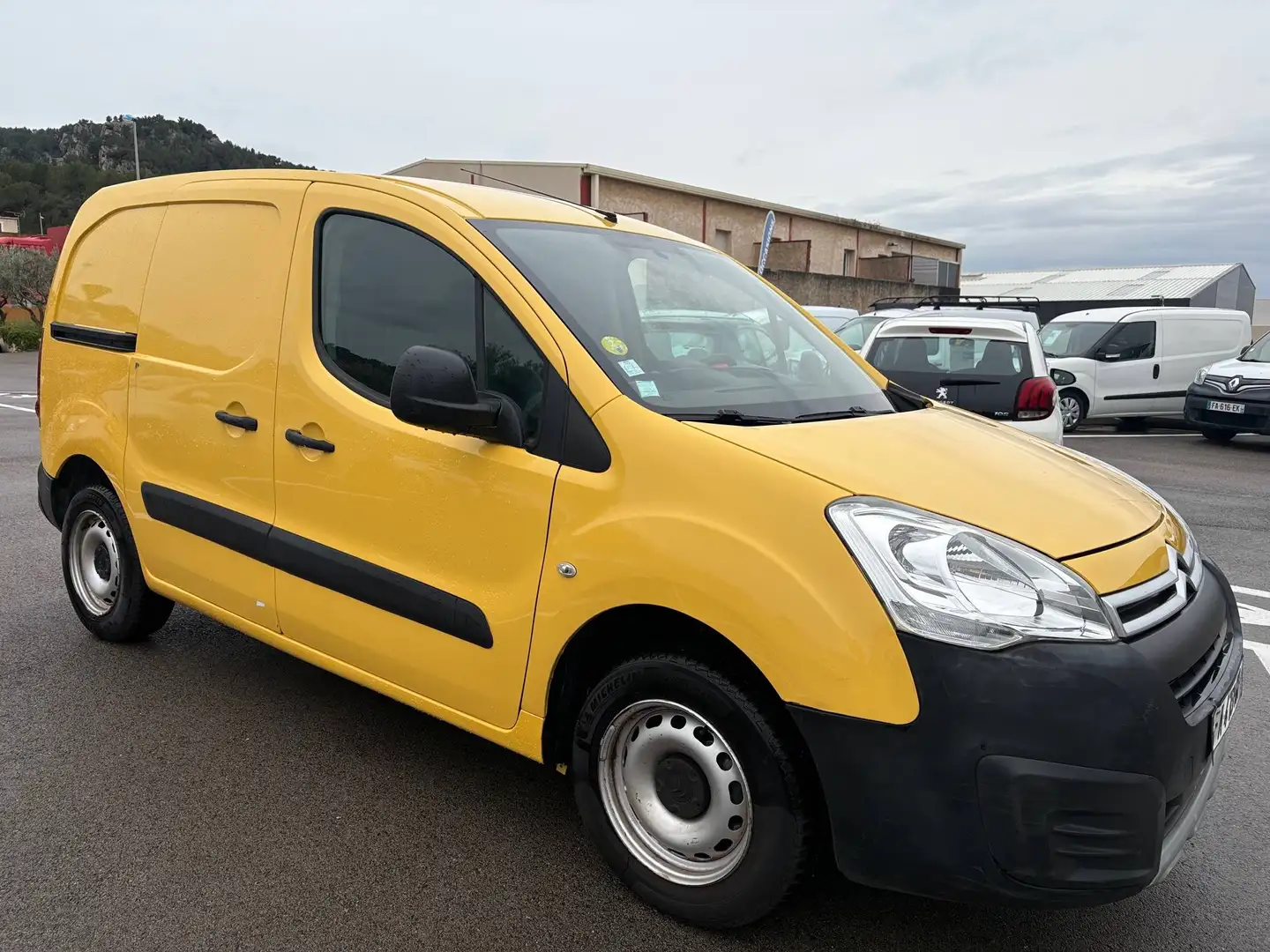 Citroen Berlingo M 1.6 BlueHDi 75 CLUB 3 Places Jaune - 2
