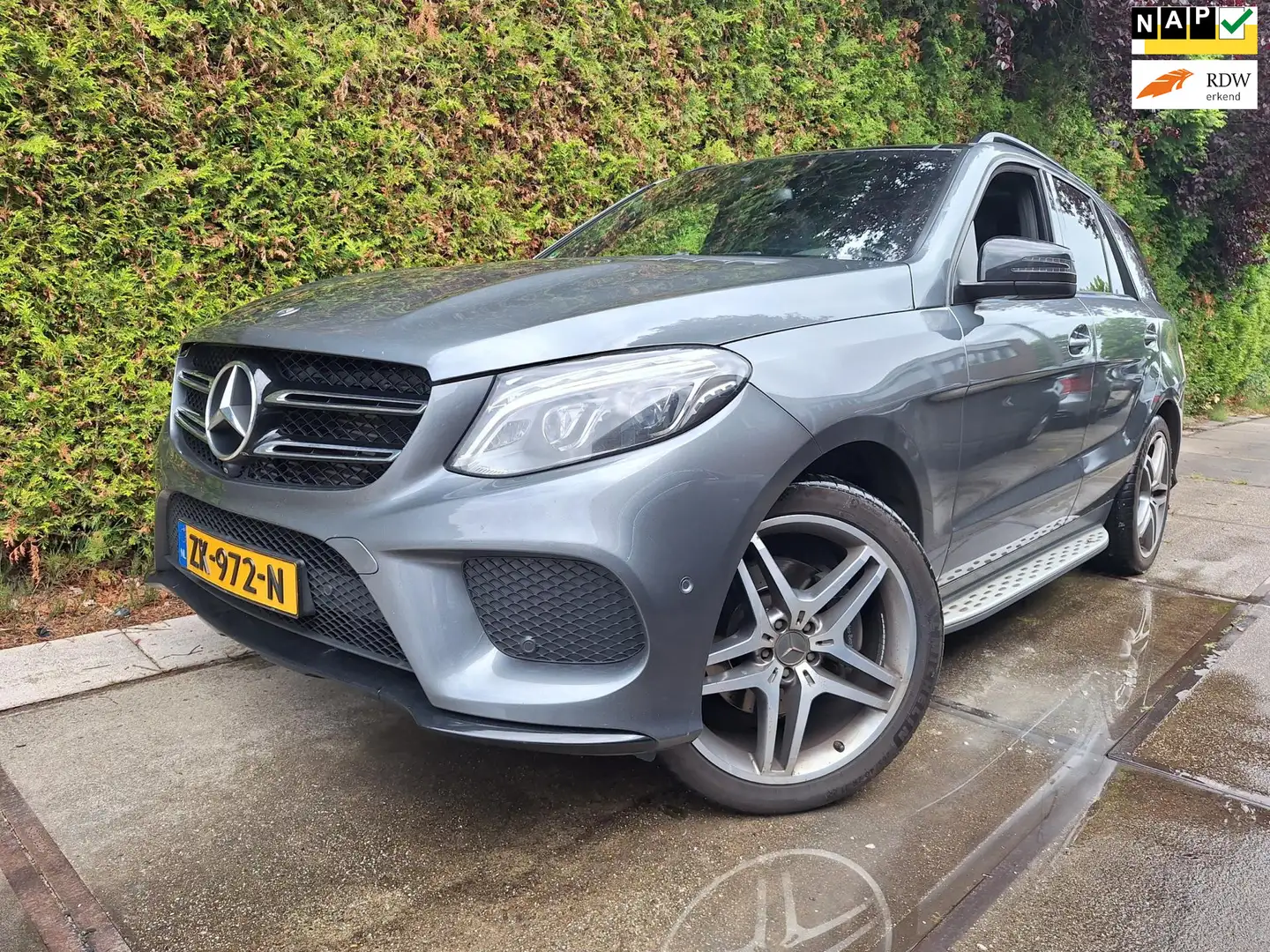 Mercedes-Benz GLE 350 d 4MATIC AMG Sport Edition 7-Persoon Grijs - 1