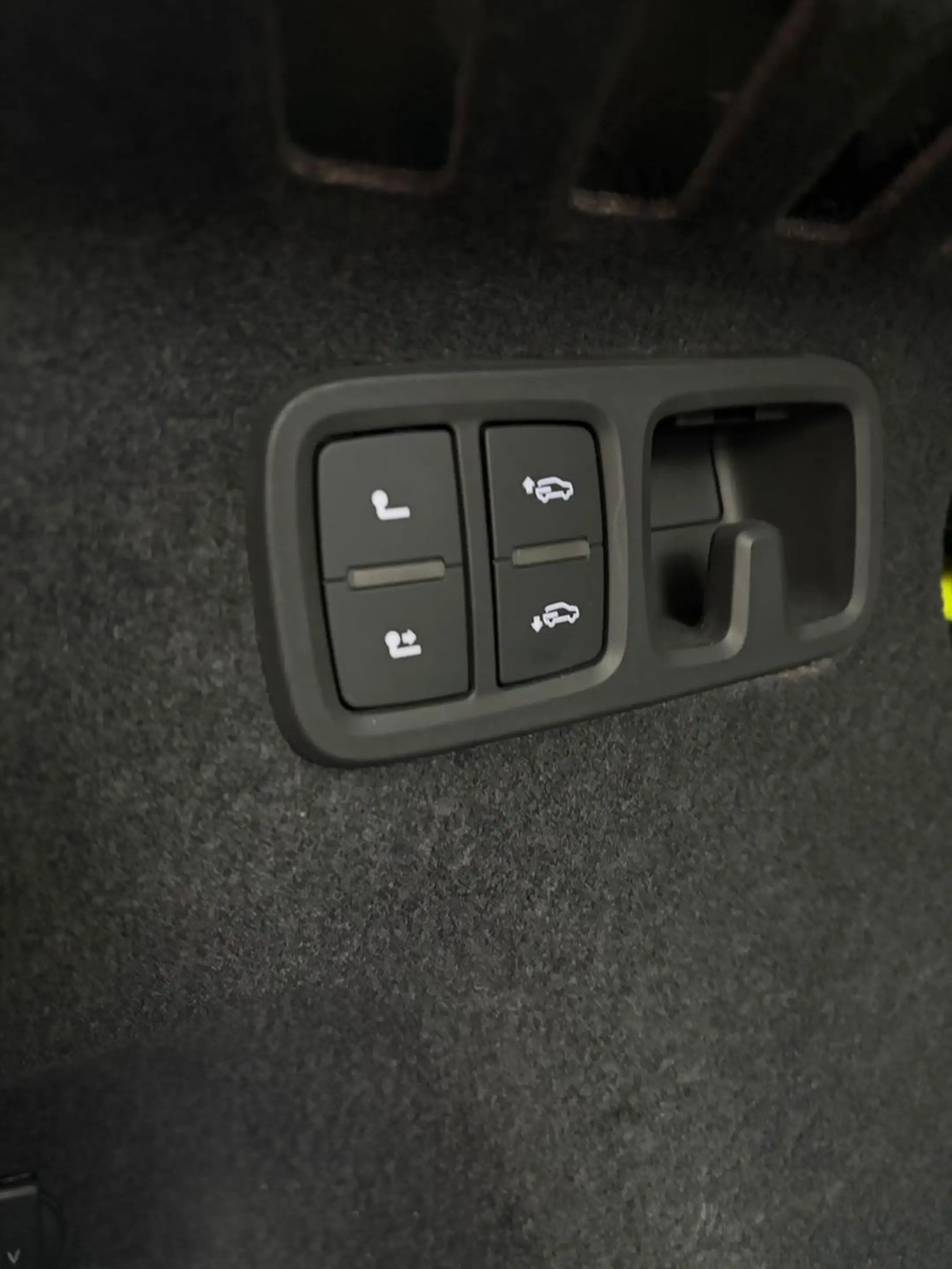 Audi SQ8 4.0 TFSI quattro — photo 12