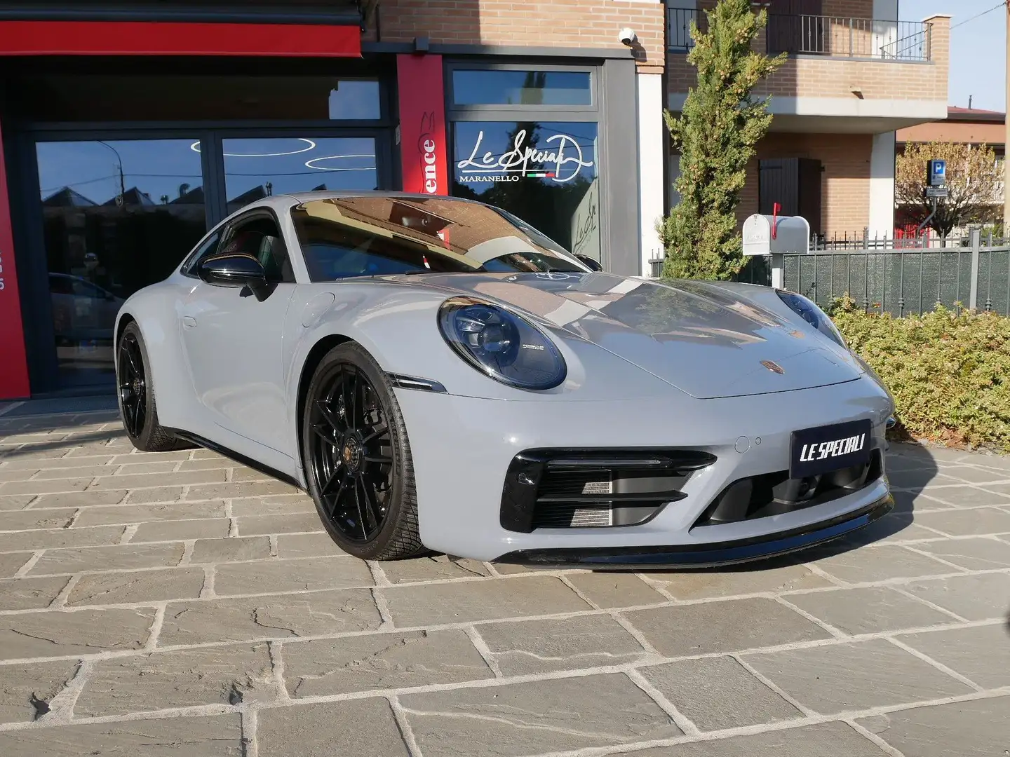 Porsche 992 911 Coupe 3.0 Carrera 4 GTS auto plava - 2