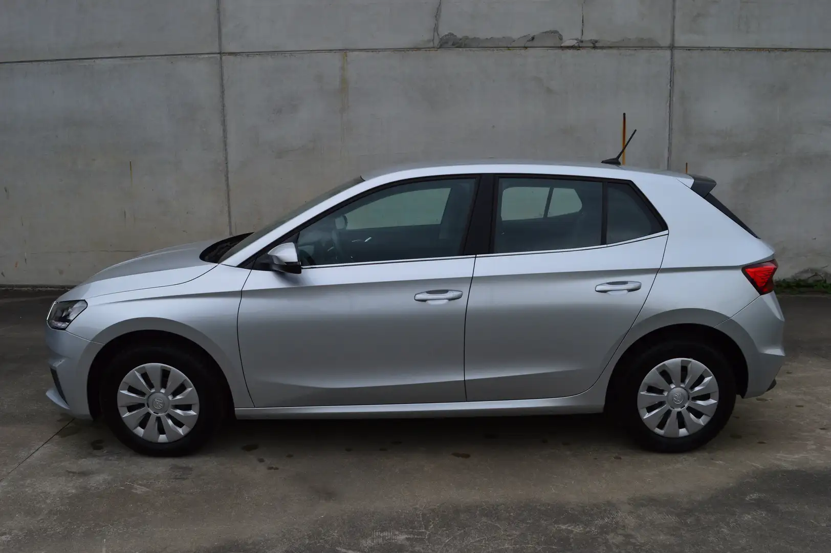 Skoda Fabia Style 1.0 TSI 110Pk DSG / NAVI / CARPLAY / PARKSEN Zilver - 2