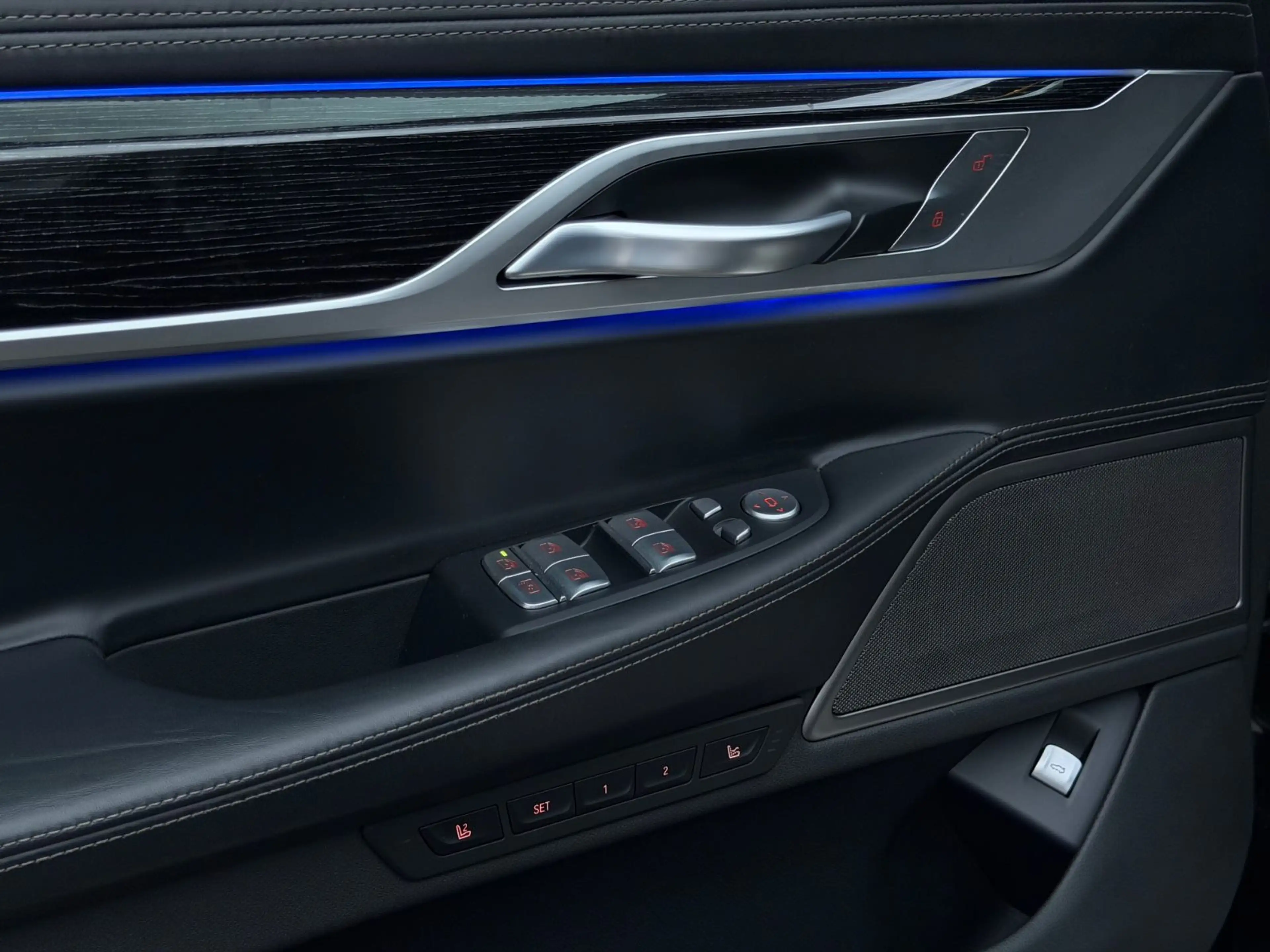 BMW 750 i xDrive M-SPORTPAKET/MASSAGE/HUD/GLASDACH/ — photo 9