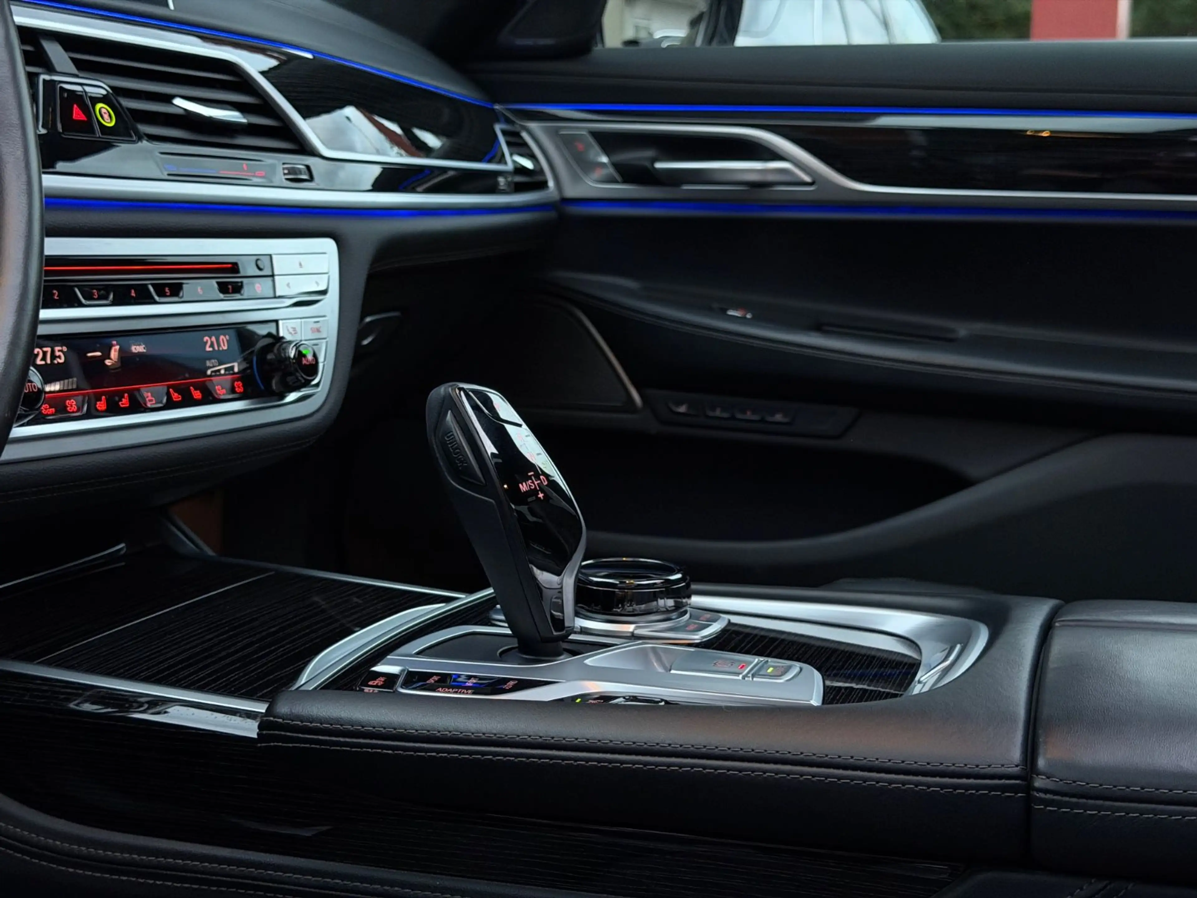 BMW 750 i xDrive M-SPORTPAKET/MASSAGE/HUD/GLASDACH/ — photo 12