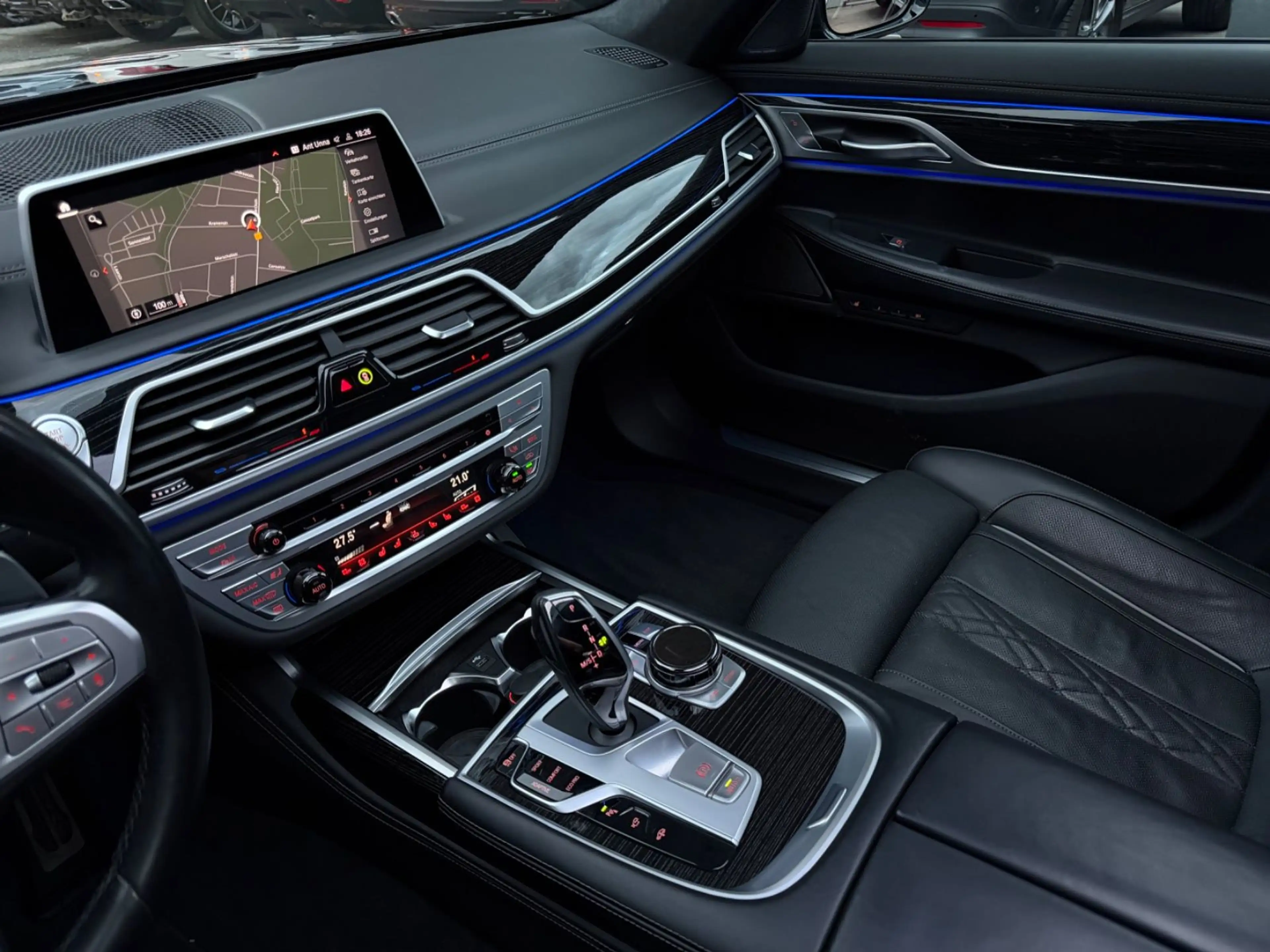 BMW 750 i xDrive M-SPORTPAKET/MASSAGE/HUD/GLASDACH/ — photo 24