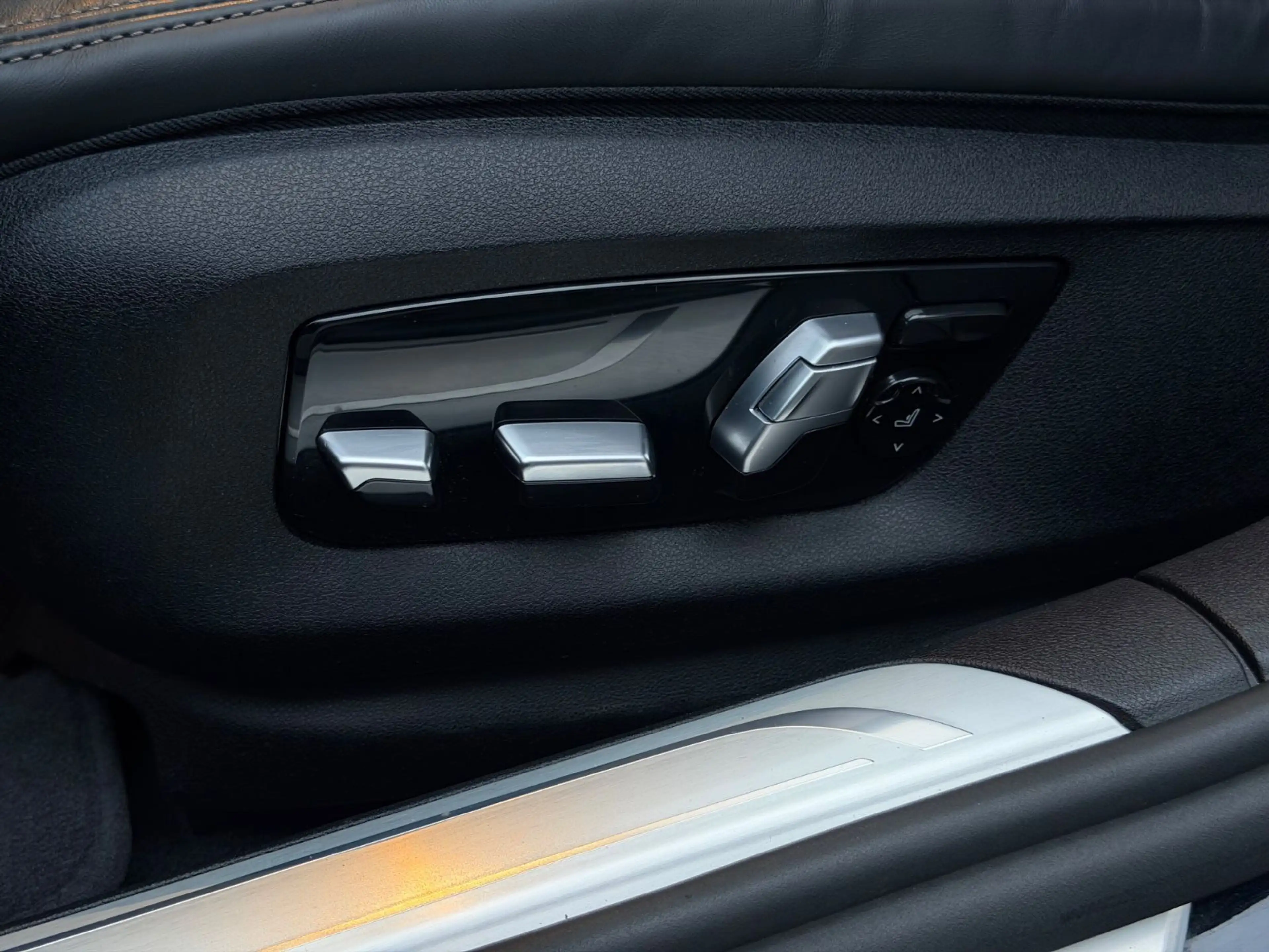 BMW 750 i xDrive M-SPORTPAKET/MASSAGE/HUD/GLASDACH/ — photo 15