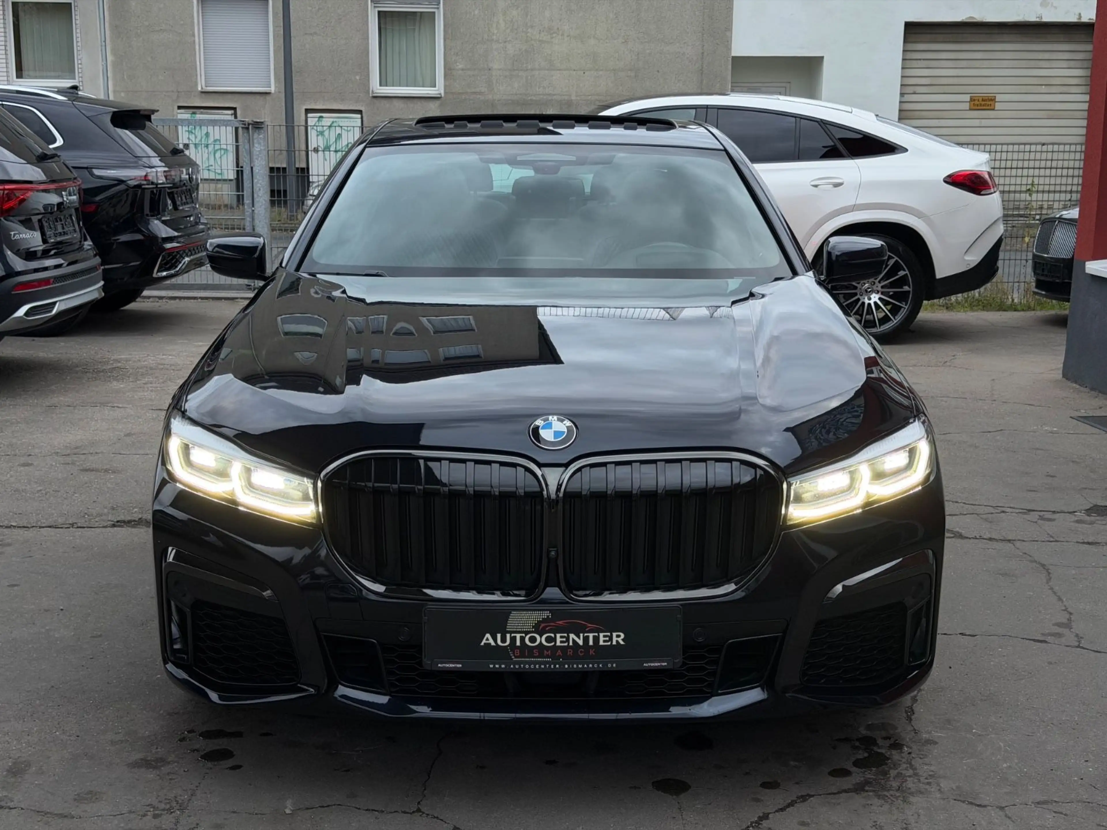 BMW 750 i xDrive M-SPORTPAKET/MASSAGE/HUD/GLASDACH/ — photo 3