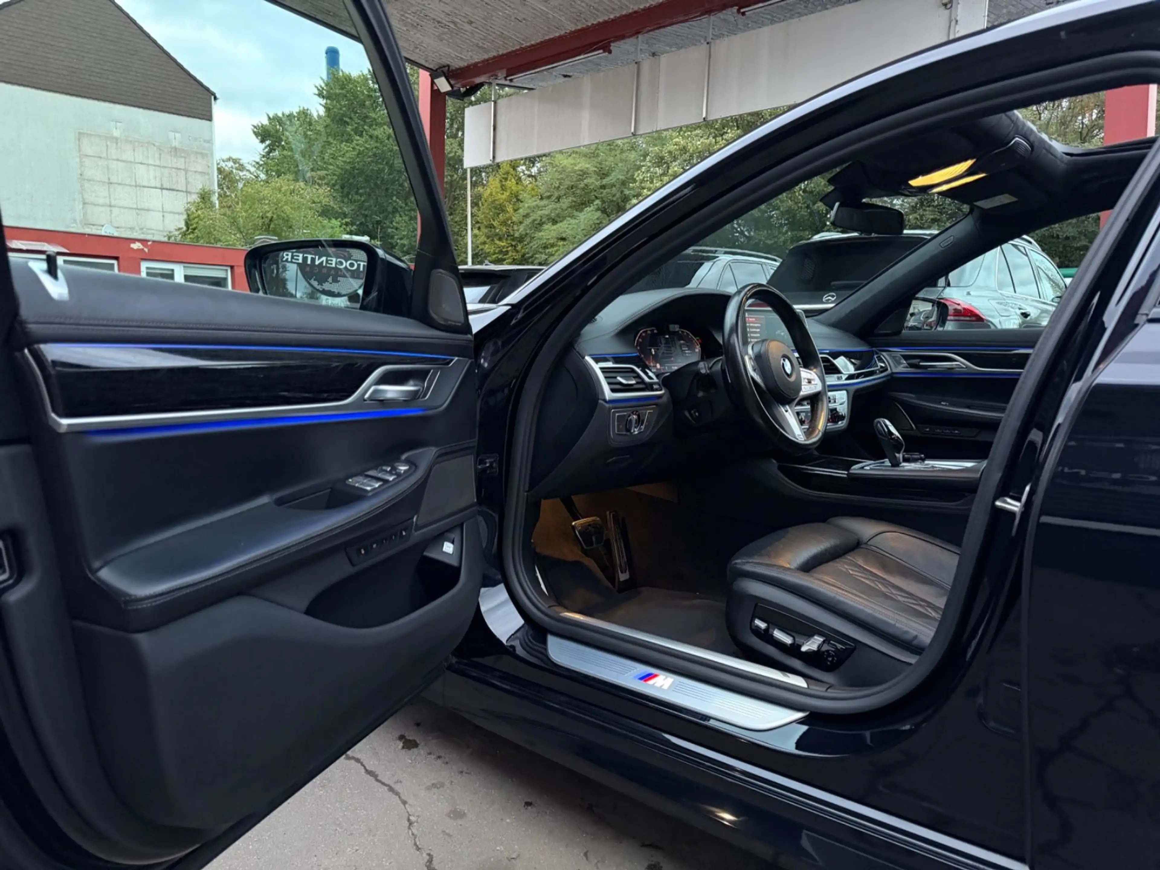 BMW 750 i xDrive M-SPORTPAKET/MASSAGE/HUD/GLASDACH/ — photo 10