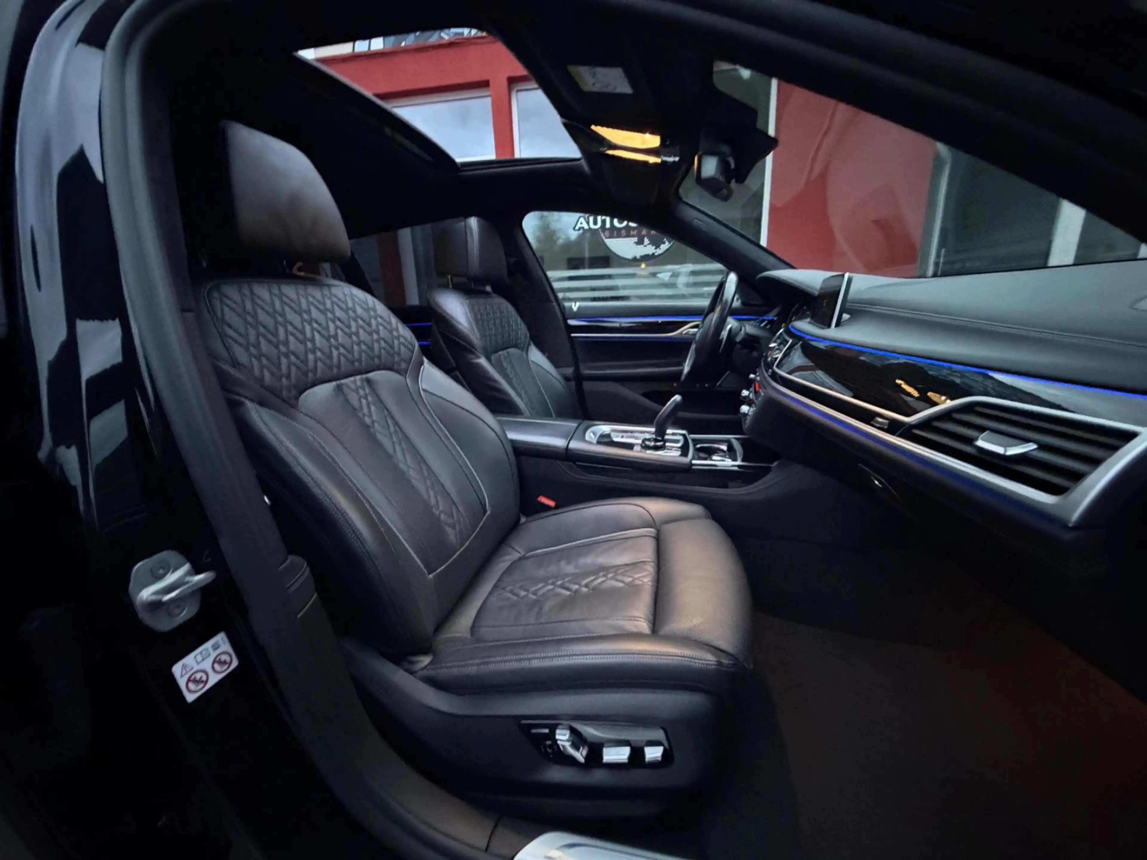 BMW 750 i xDrive M-SPORTPAKET/MASSAGE/HUD/GLASDACH/ — photo 49