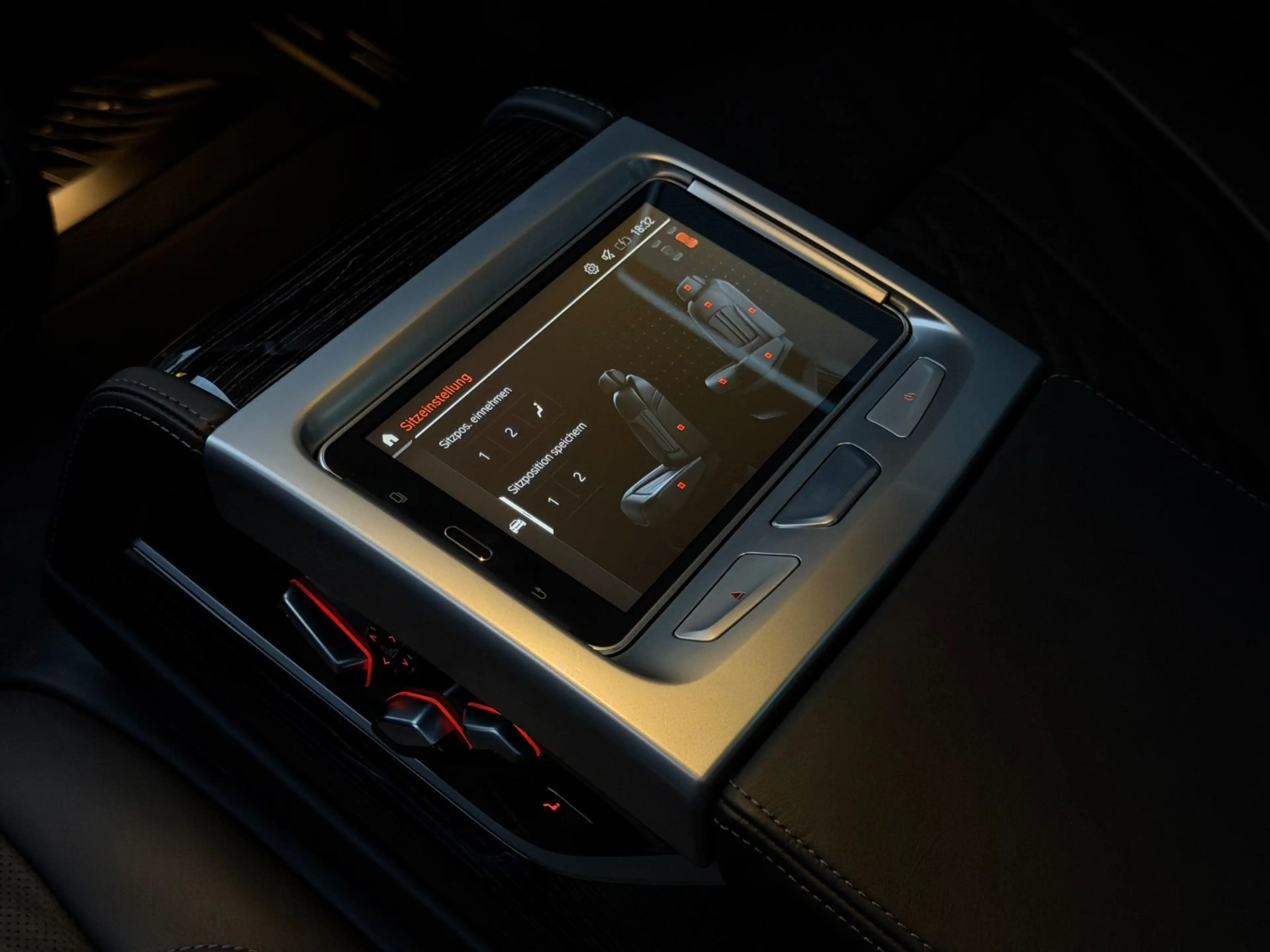 BMW 750 i xDrive M-SPORTPAKET/MASSAGE/HUD/GLASDACH/ — photo 33