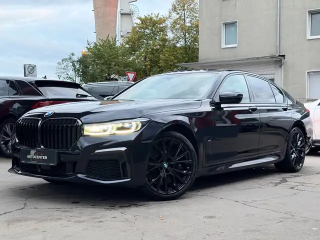 BMW 750 i xDrive M-SPORTPAKET/MASSAGE/HUD/GLASDACH/