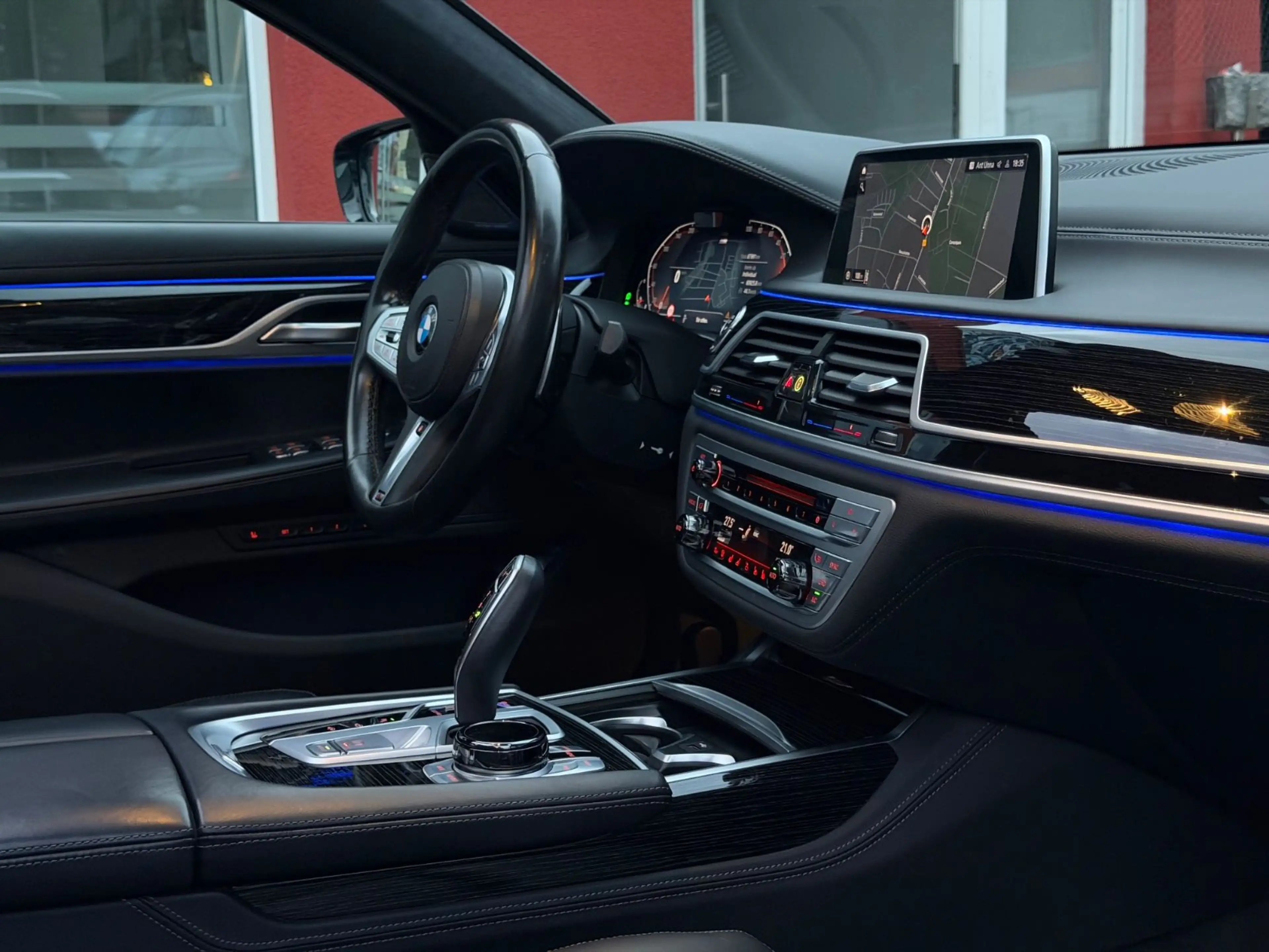 BMW 750 i xDrive M-SPORTPAKET/MASSAGE/HUD/GLASDACH/ — photo 48