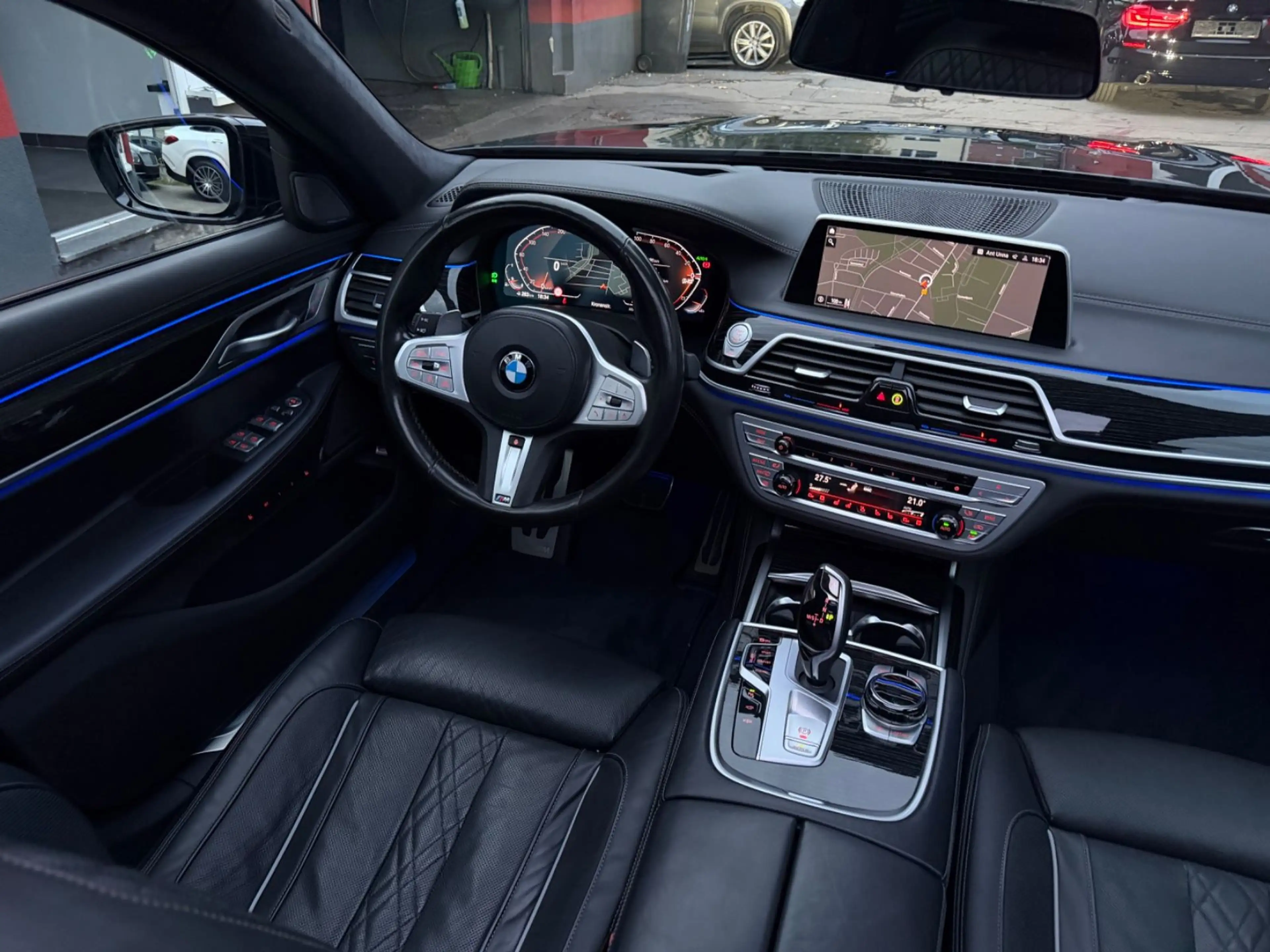 BMW 750 i xDrive M-SPORTPAKET/MASSAGE/HUD/GLASDACH/ — photo 34