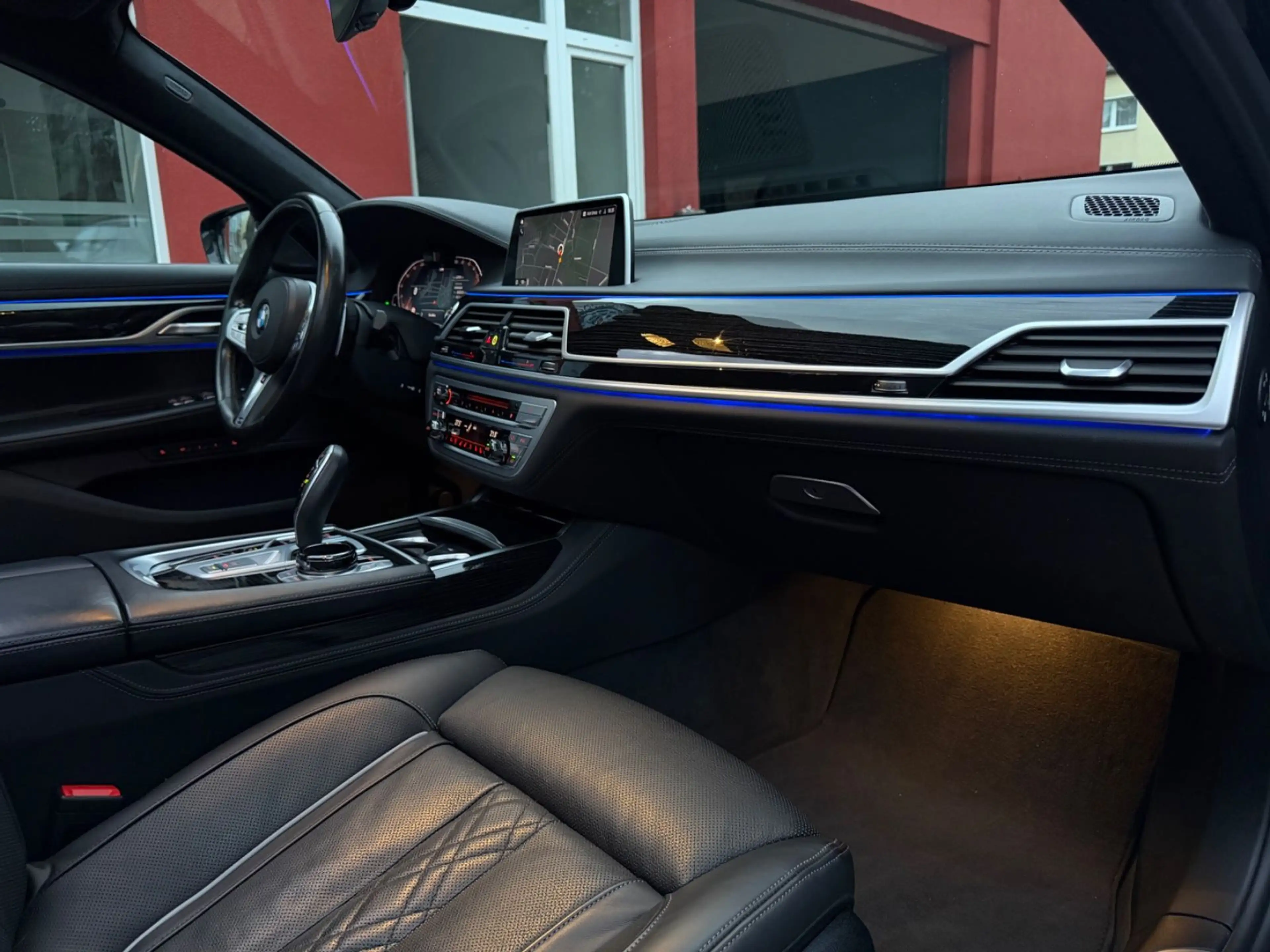 BMW 750 i xDrive M-SPORTPAKET/MASSAGE/HUD/GLASDACH/ — photo 46