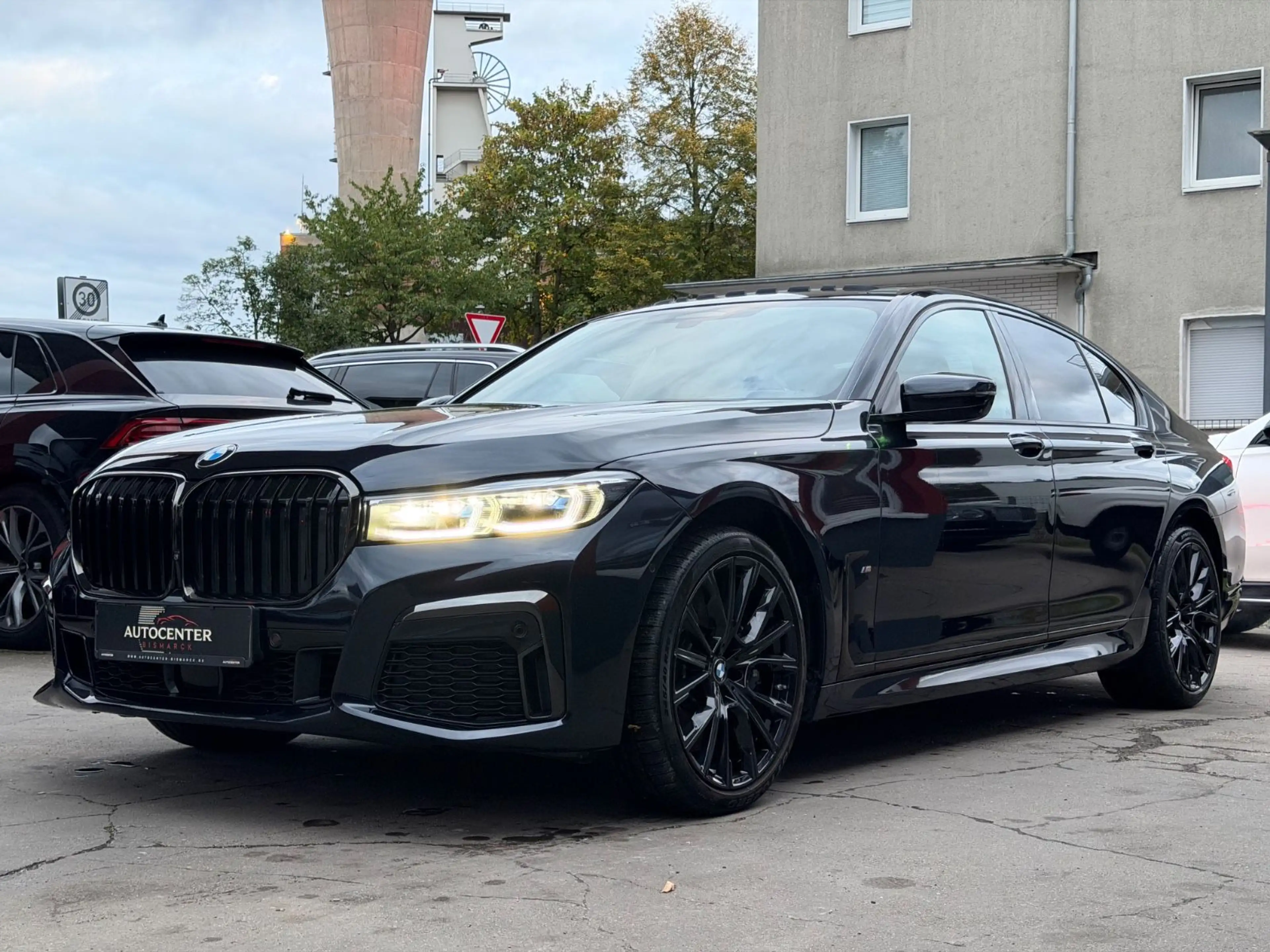 BMW 750 i xDrive M-SPORTPAKET/MASSAGE/HUD/GLASDACH/ — photo 4