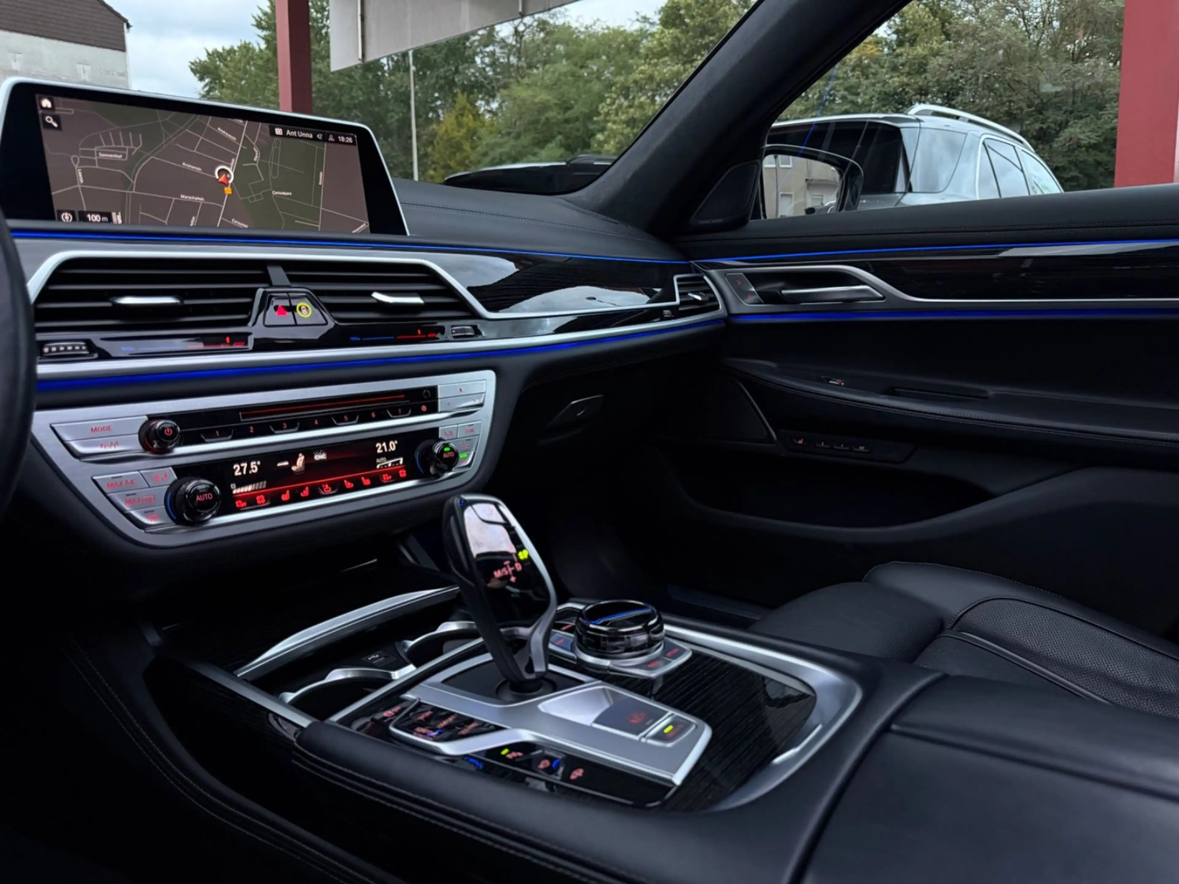 BMW 750 i xDrive M-SPORTPAKET/MASSAGE/HUD/GLASDACH/ — photo 13