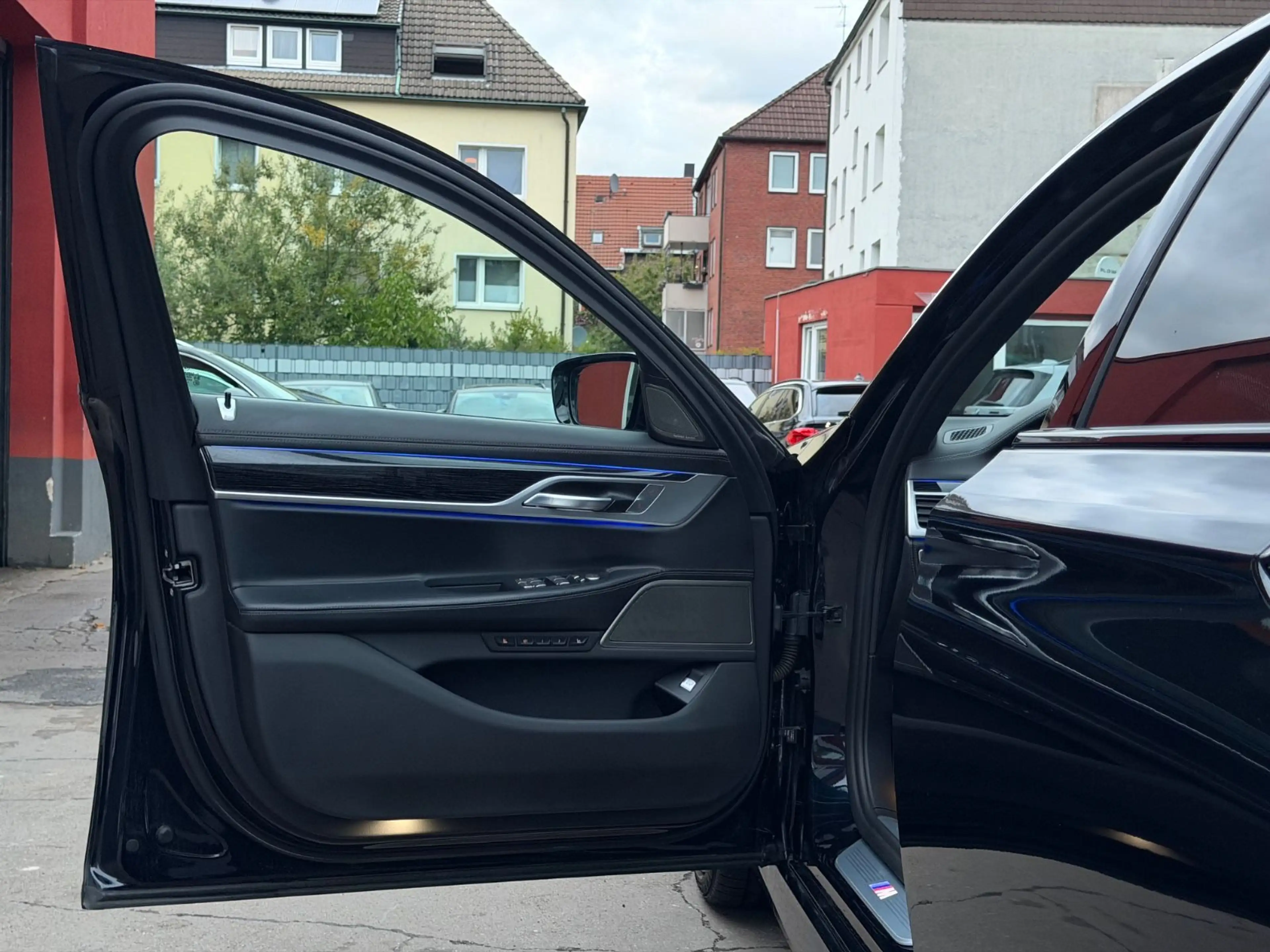 BMW 750 i xDrive M-SPORTPAKET/MASSAGE/HUD/GLASDACH/ — photo 8