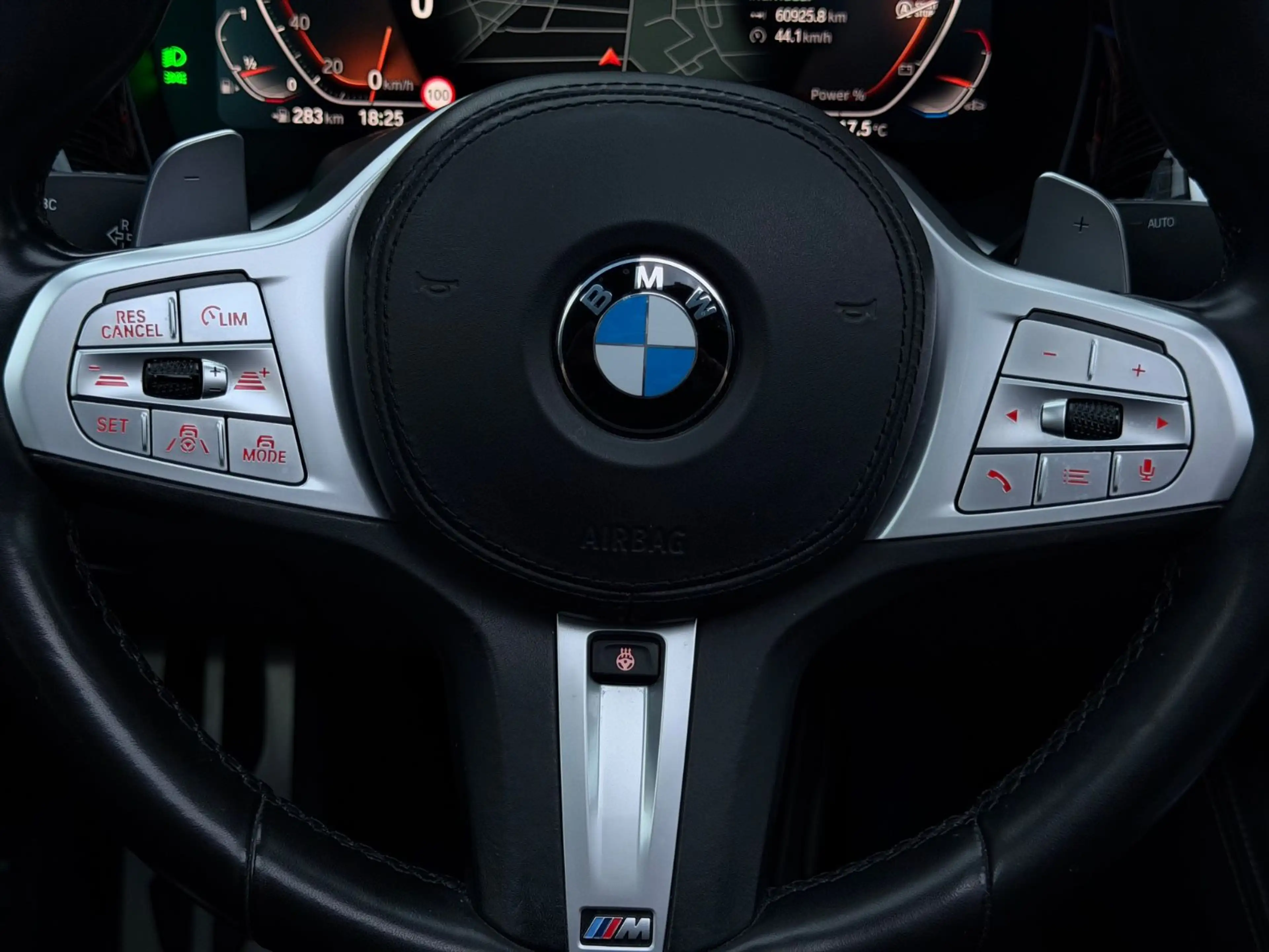 BMW 750 i xDrive M-SPORTPAKET/MASSAGE/HUD/GLASDACH/ — photo 17
