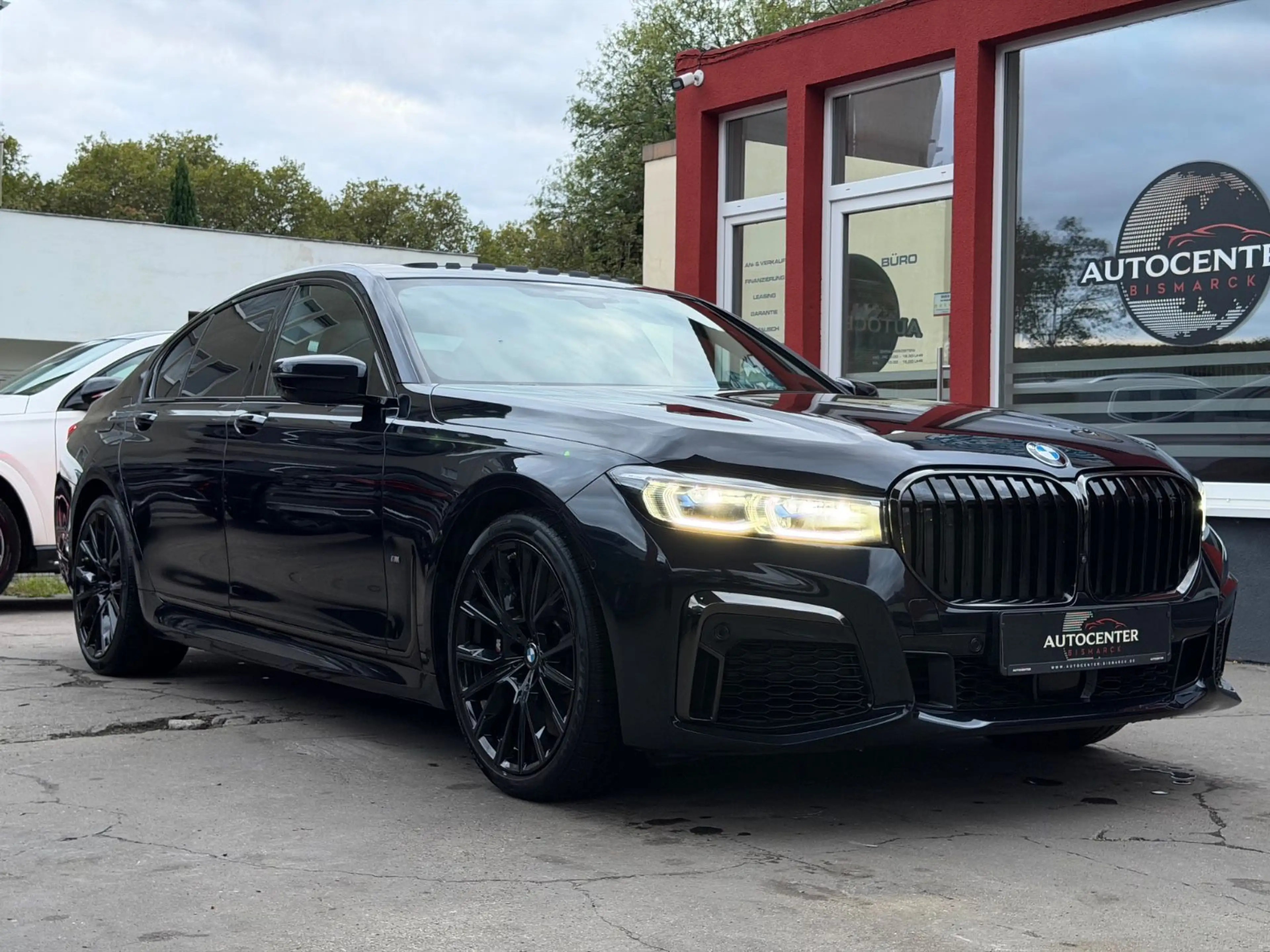 BMW 750 i xDrive M-SPORTPAKET/MASSAGE/HUD/GLASDACH/ — photo 2