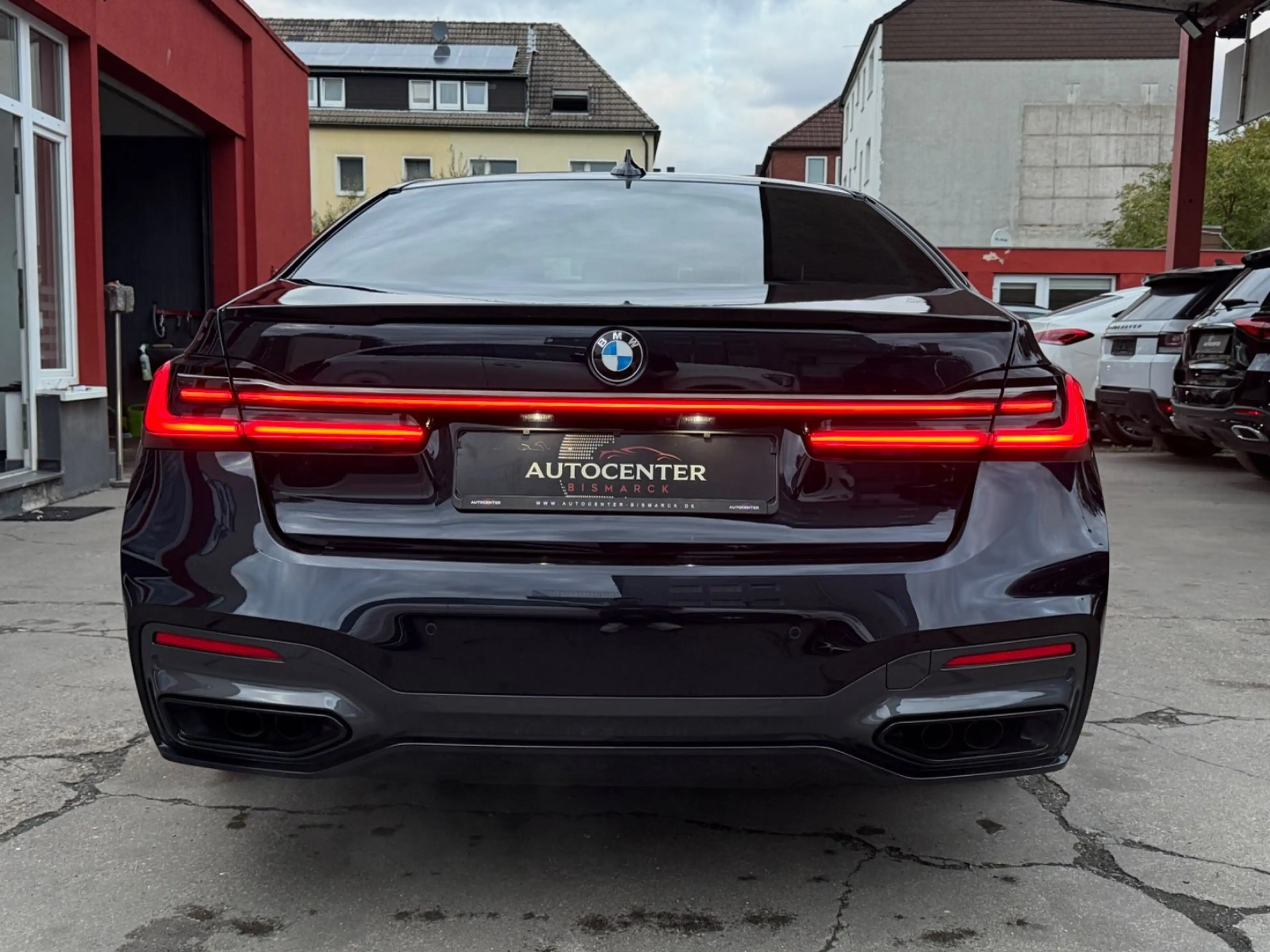 BMW 750 i xDrive M-SPORTPAKET/MASSAGE/HUD/GLASDACH/ — photo 6