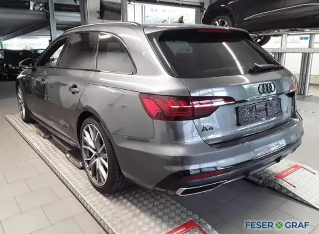 Audi A4 view 4
