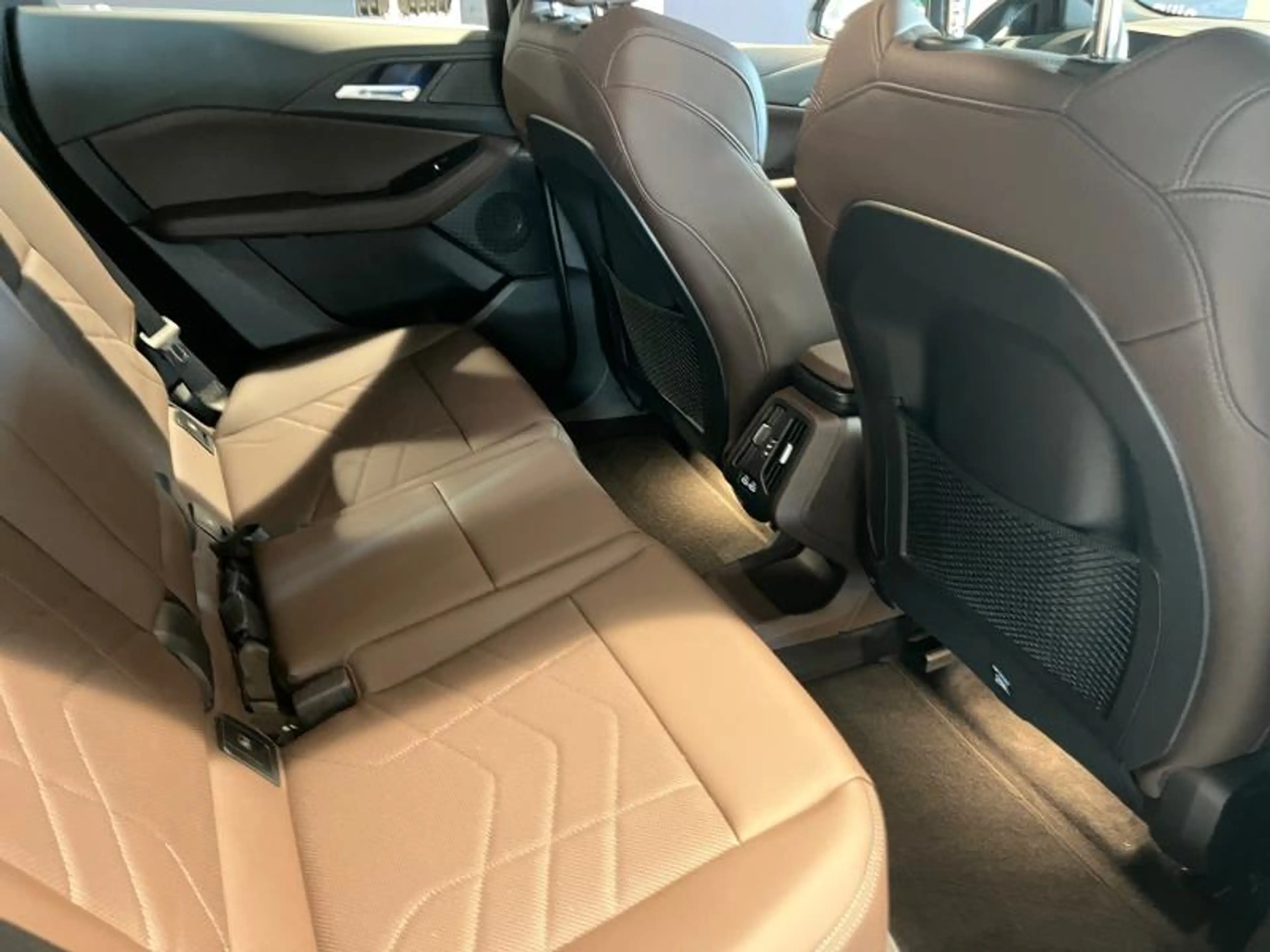 BMW 230 230e xDrive Active Tourer — photo 11