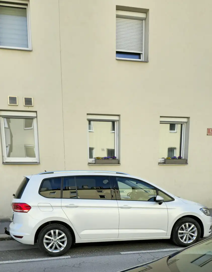 Volkswagen Touran Comfortline 1,6 SCR TDI DSG Kombi / Family Van Weiß - 1