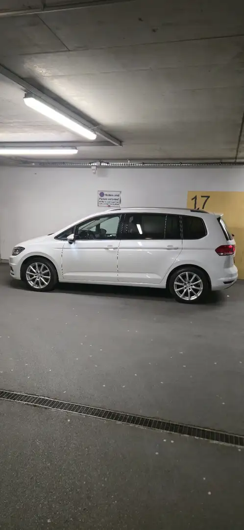 Volkswagen Touran Comfortline 1,6 SCR TDI DSG Kombi / Family Van Weiß - 2