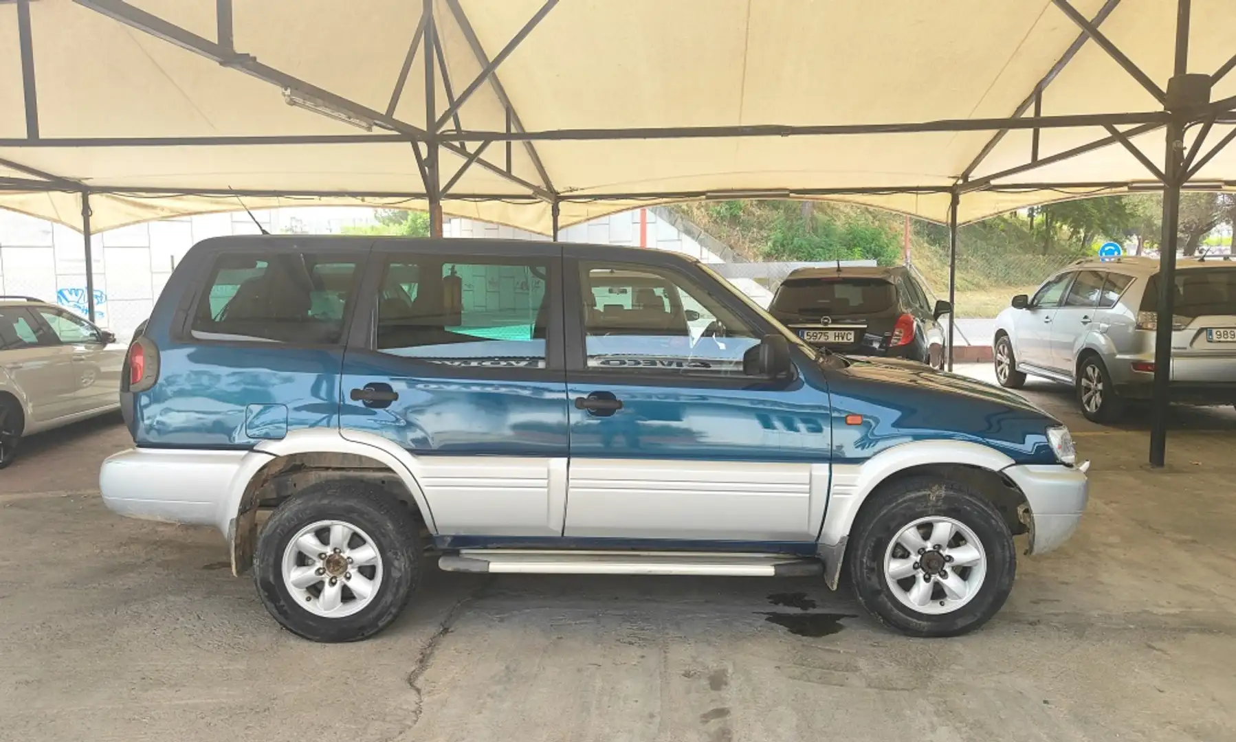 Nissan Terrano 2.7 TDi Luxury Albastru - 2