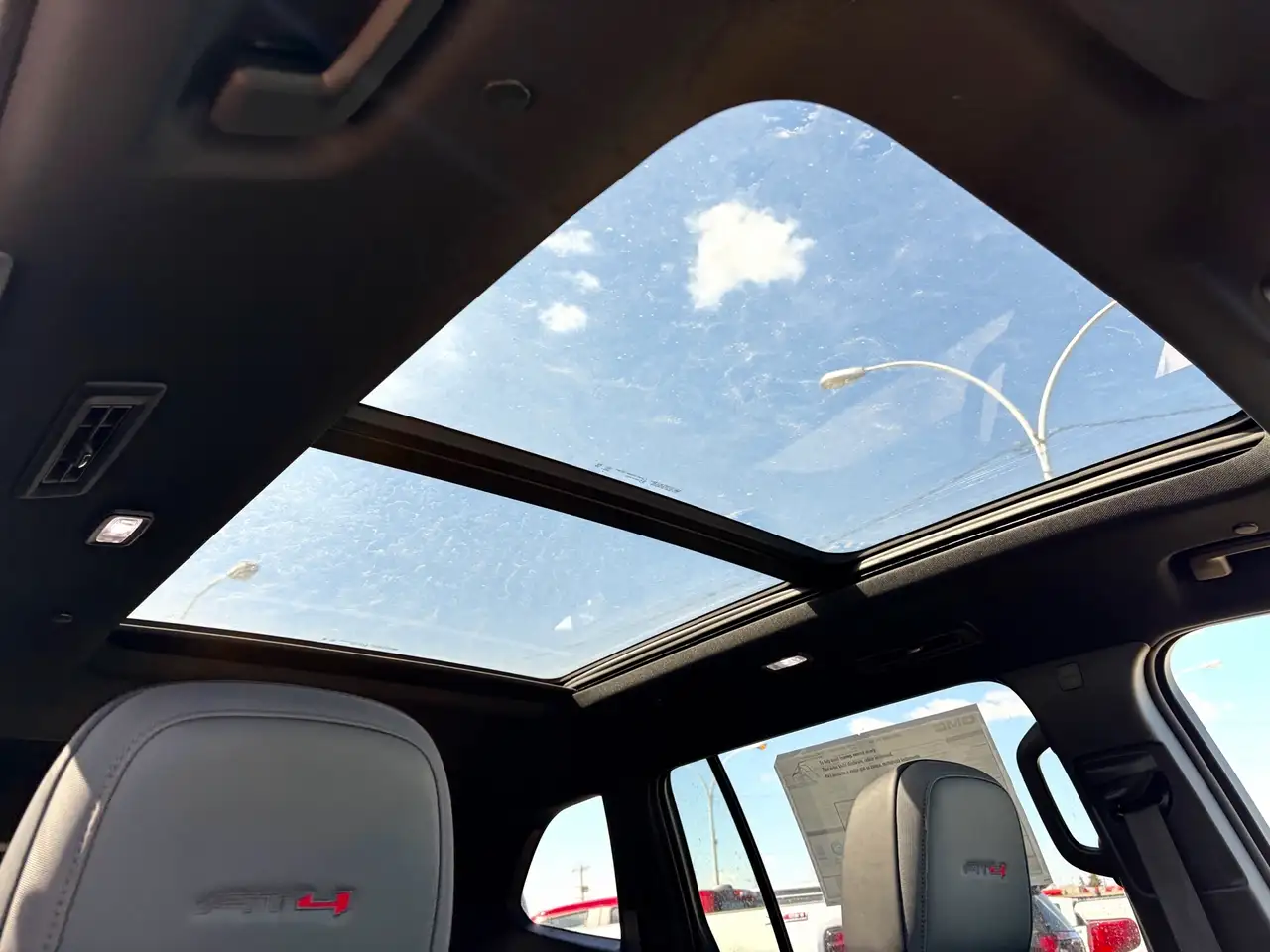 GMC Acadia снимка GMC Acadia