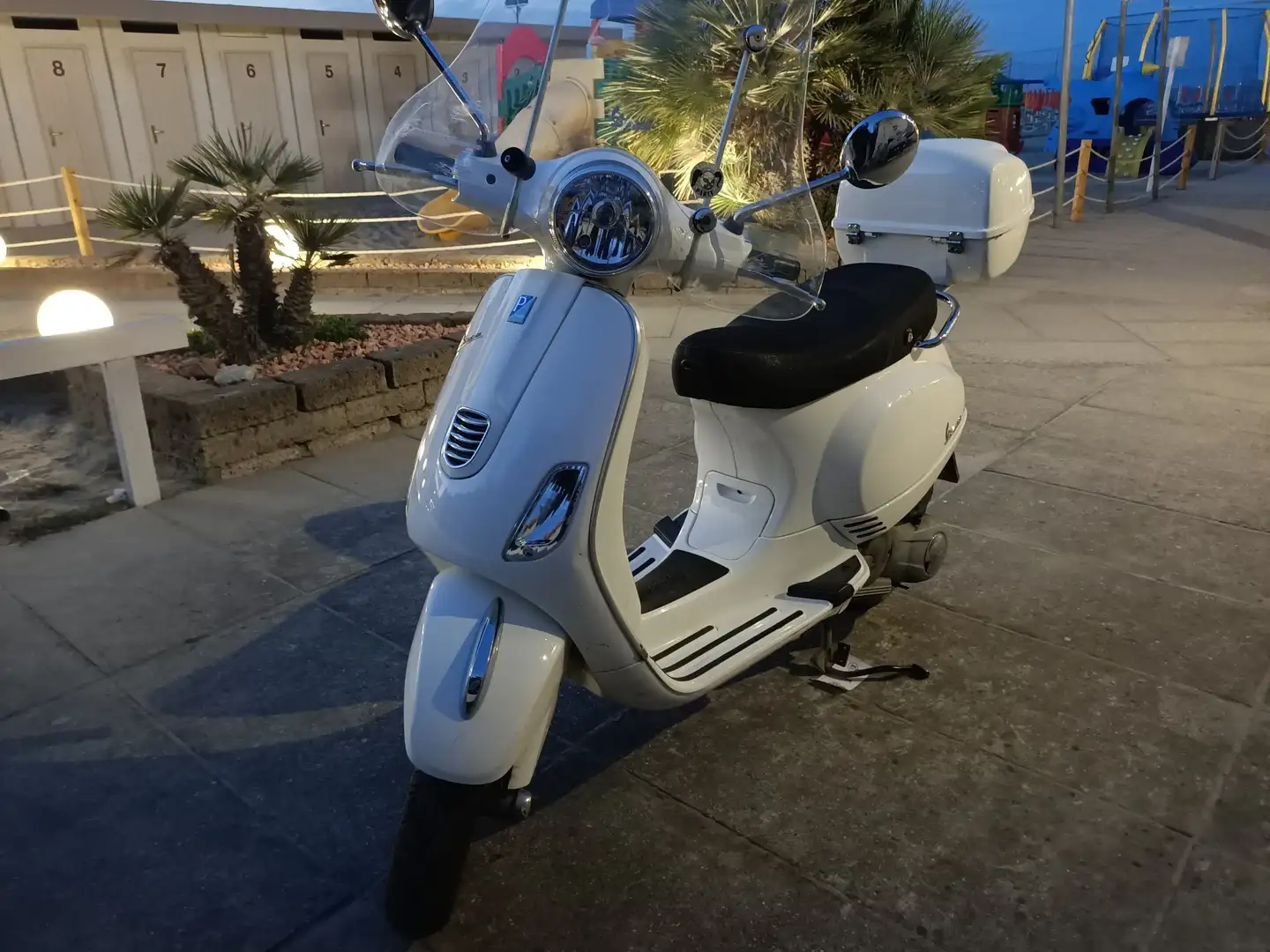 Vespa LX 125 Biały - 1