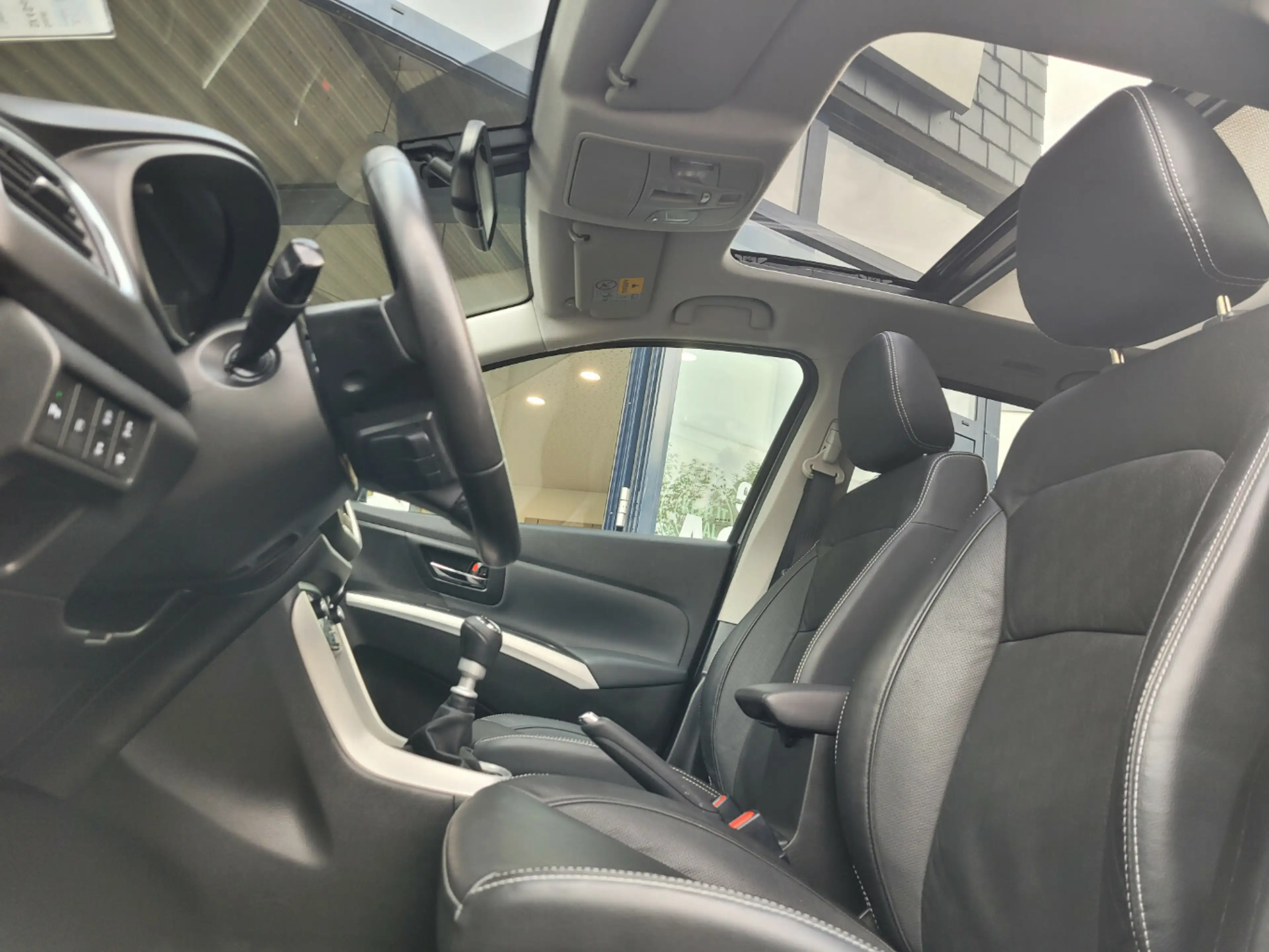 Suzuki SX4 S-Cross Comfort+ 4x4*Pano*Allwetterreifen* — photo 8