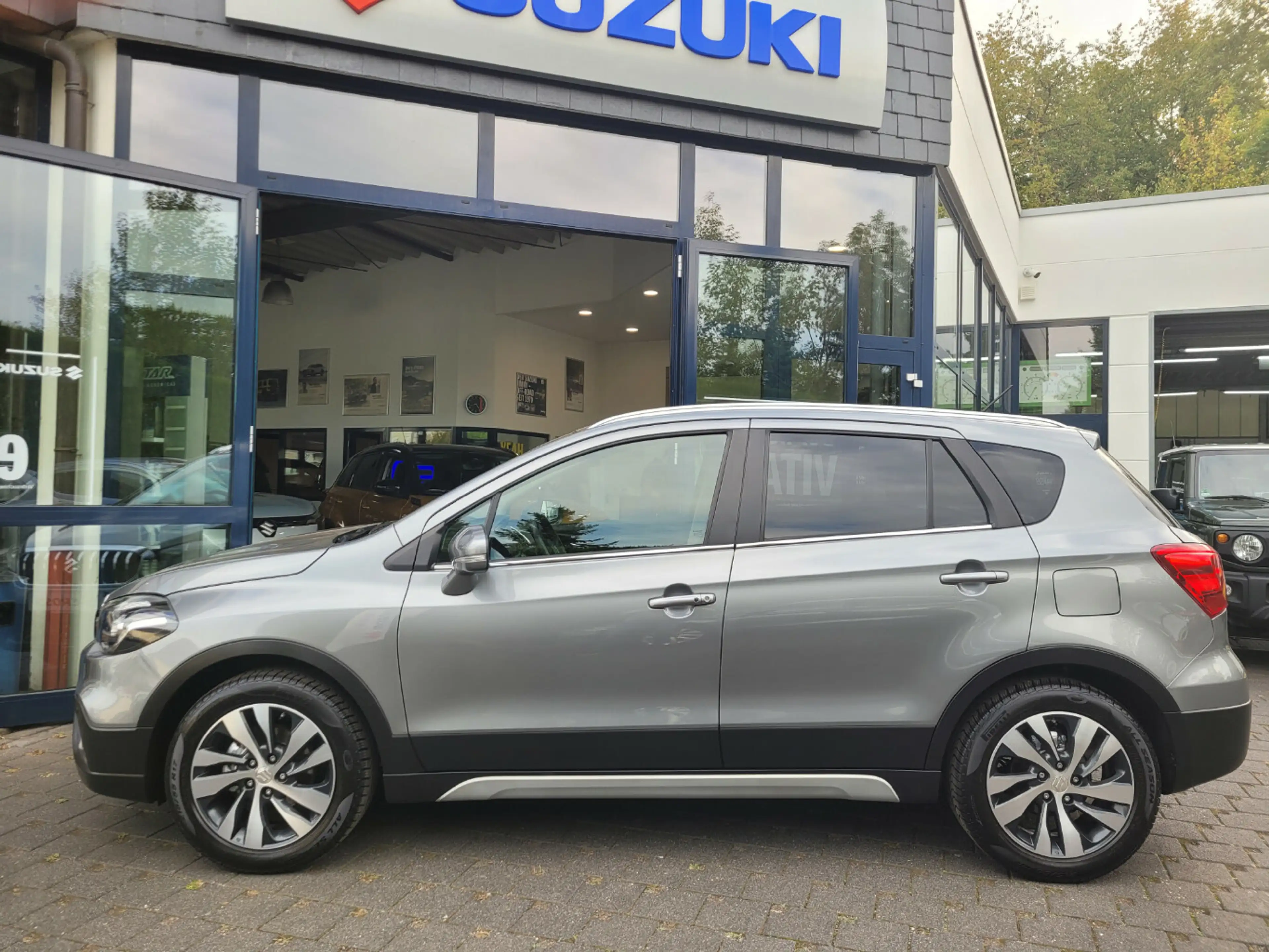 Suzuki SX4 S-Cross Comfort+ 4x4*Pano*Allwetterreifen* — photo 2