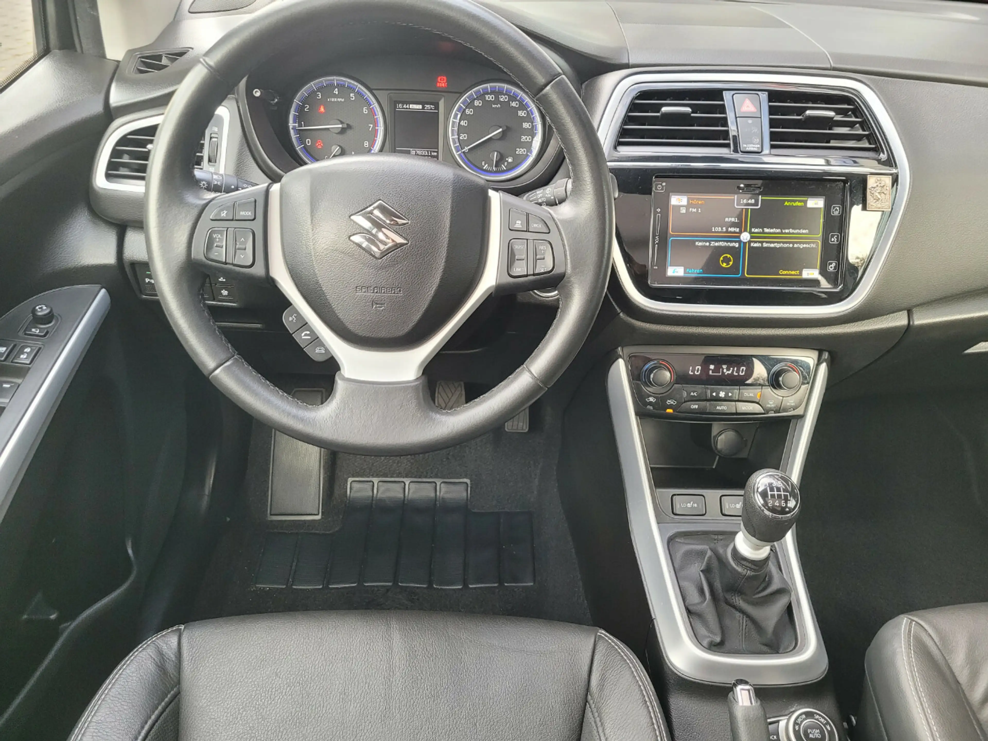 Suzuki SX4 S-Cross Comfort+ 4x4*Pano*Allwetterreifen* — photo 10